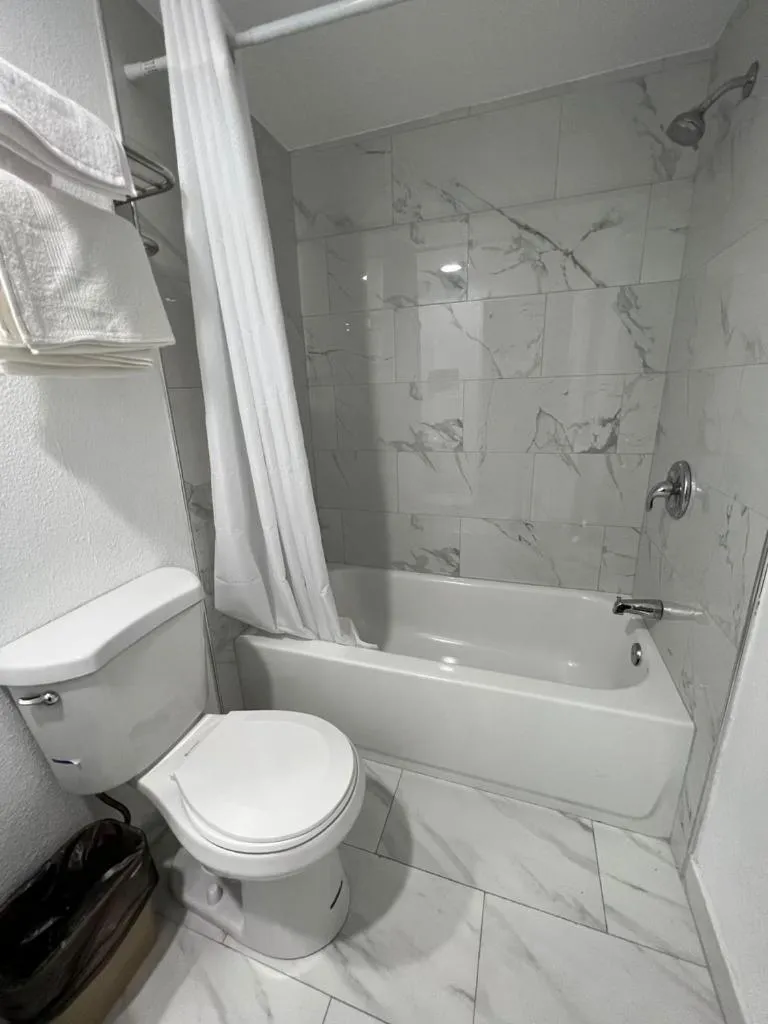 Bath in Goldstar Inn