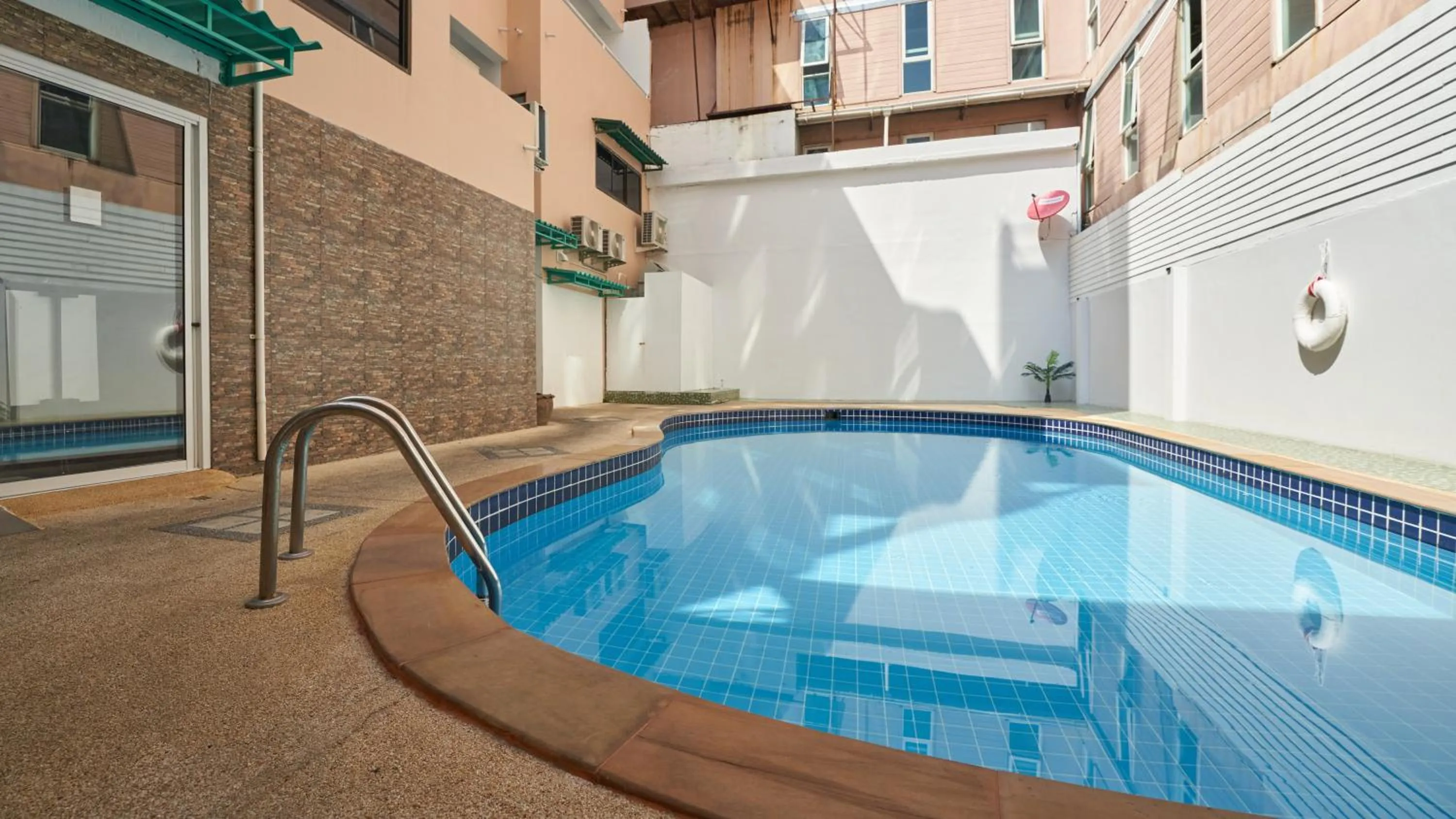Swimming pool in Lime Hotel