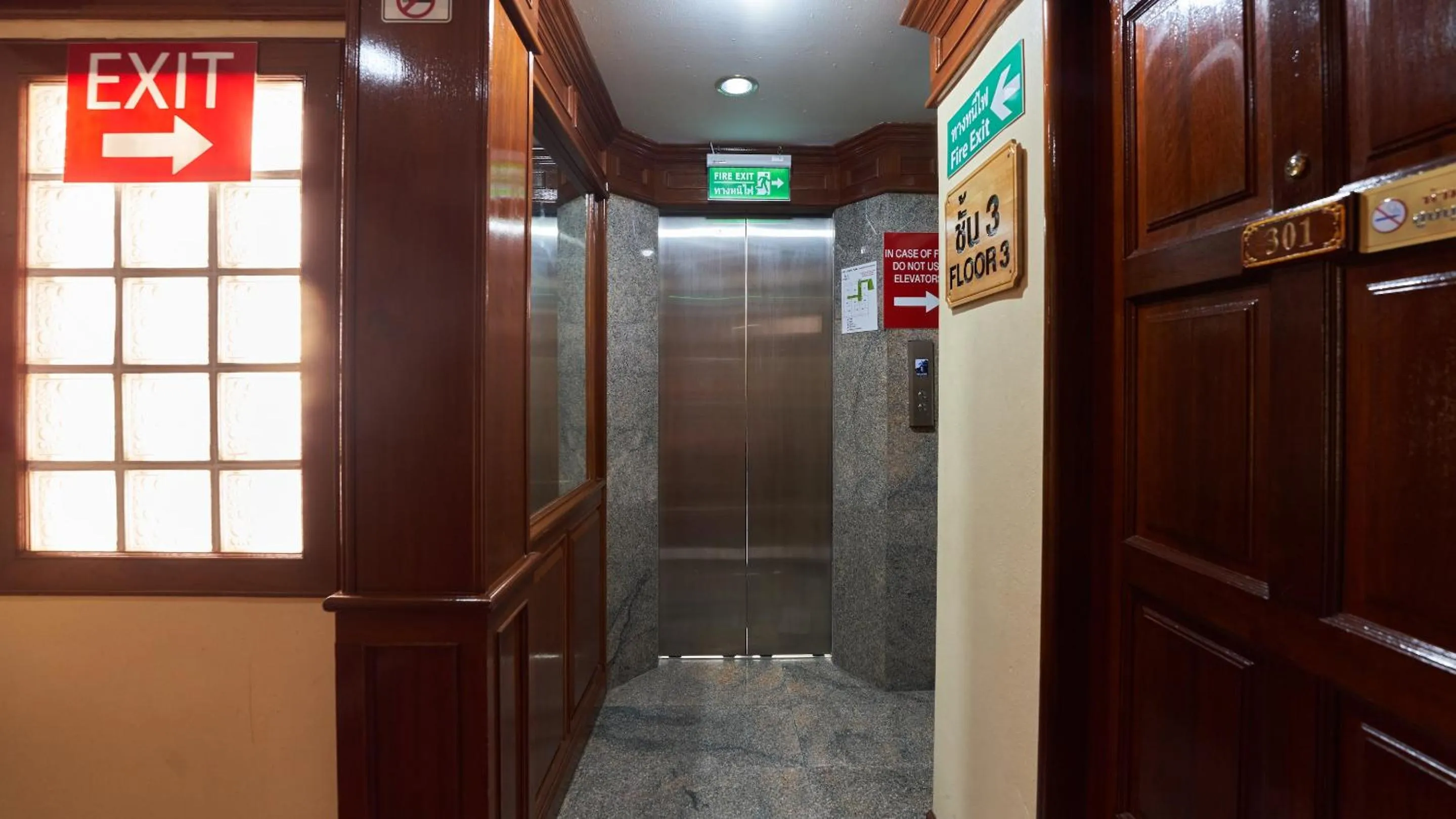elevator in Lime Hotel