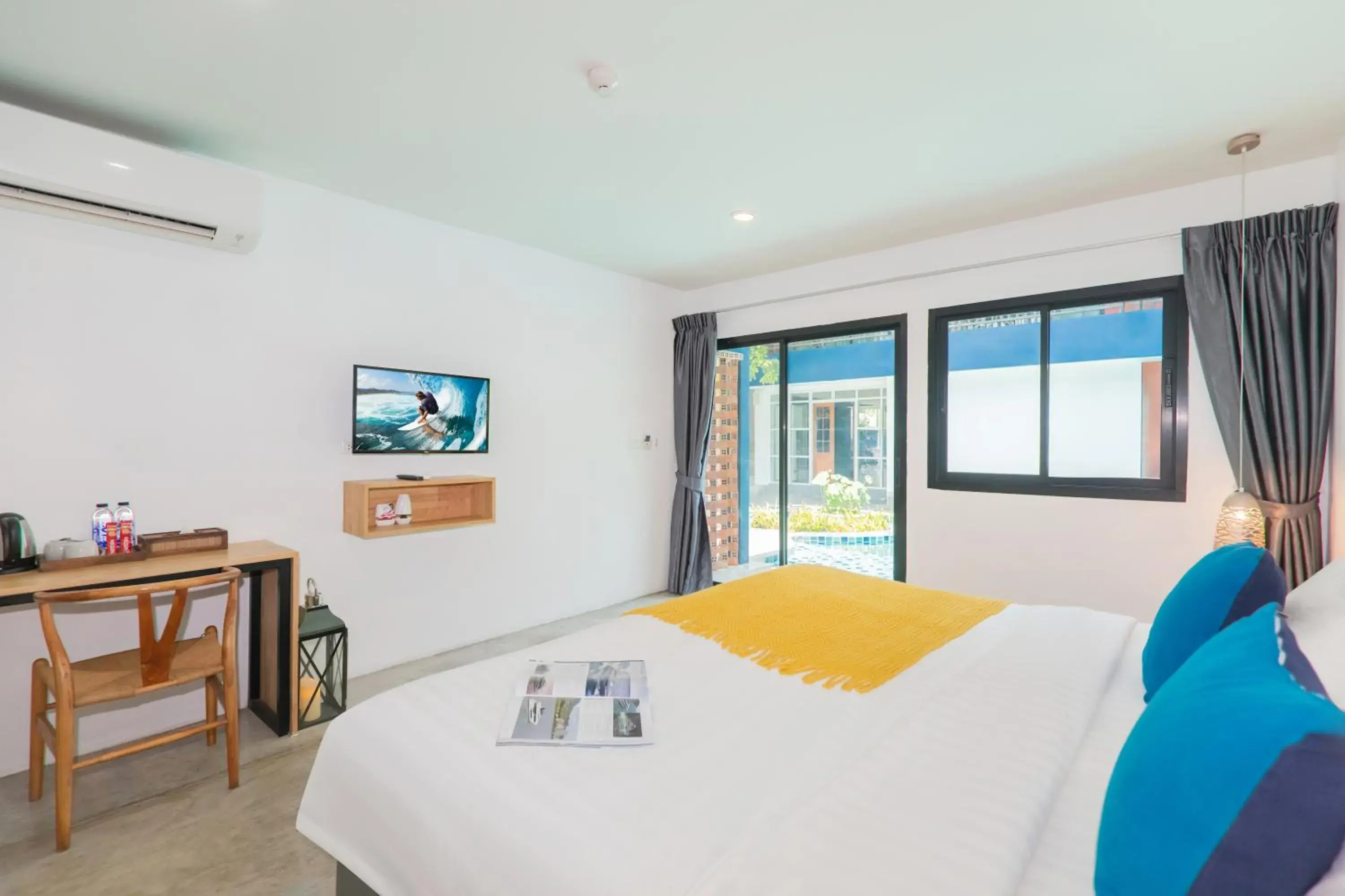 Deluxe Double Room in KRAAM Silhouette Hotel and Cafe Phuket Deluxe Double Room in KRAAM Silhouette Hotel and Cafe Phuket