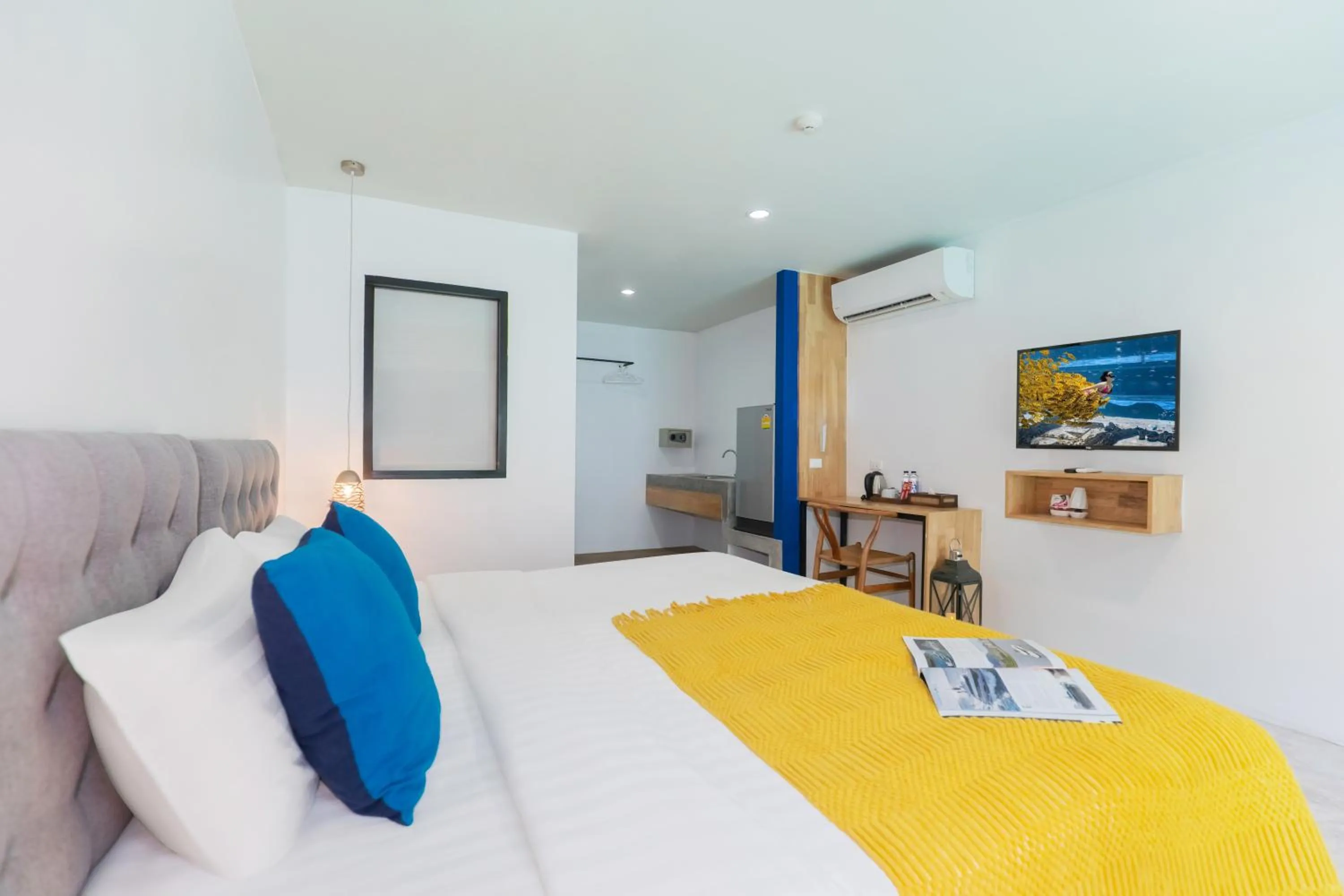 Bed in Kraam Silhouette Hotel and Cafe Phuket- Chalong pier Hotel