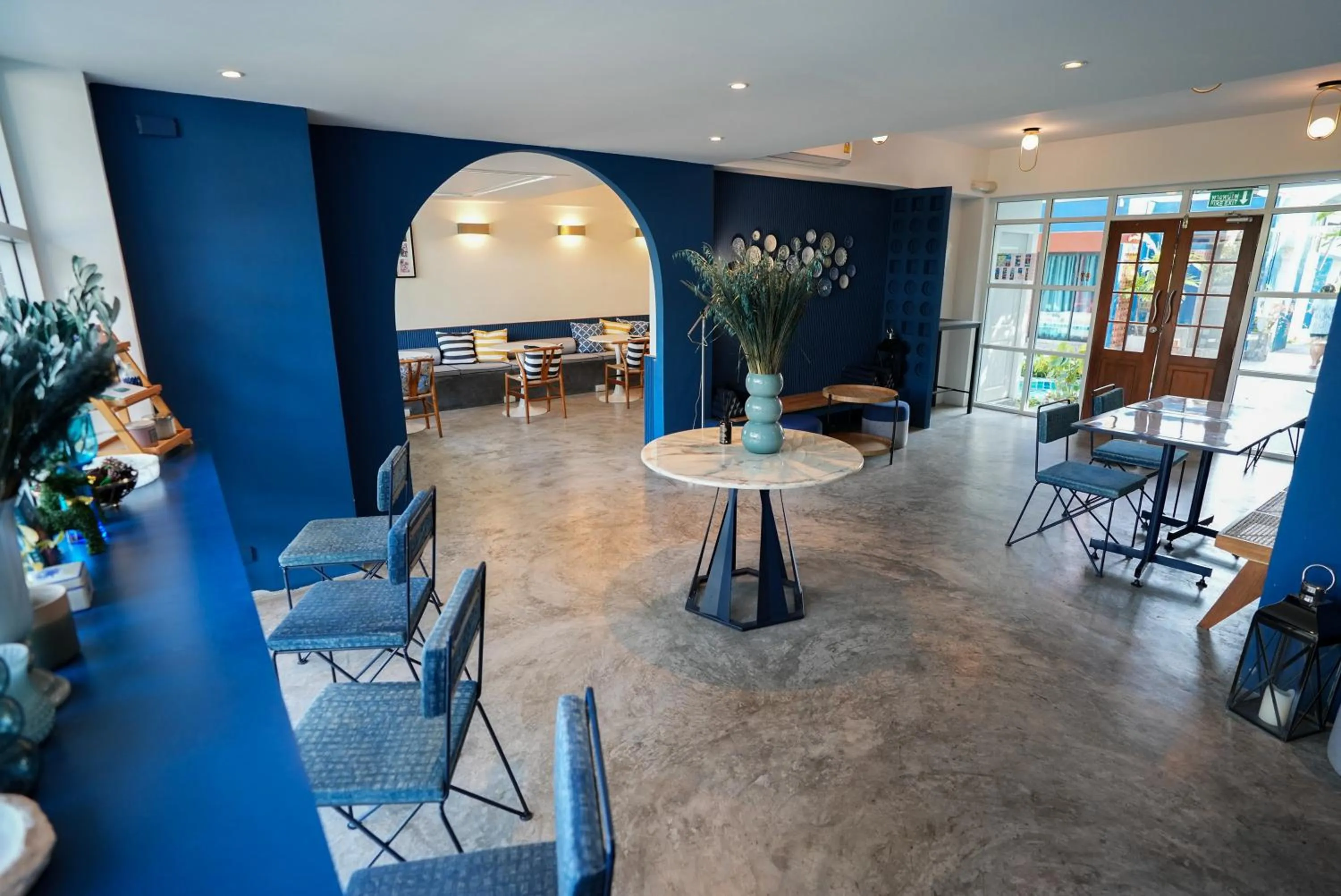 Seating area in Kraam Silhouette Hotel and Cafe Phuket- Chalong pier Hotel