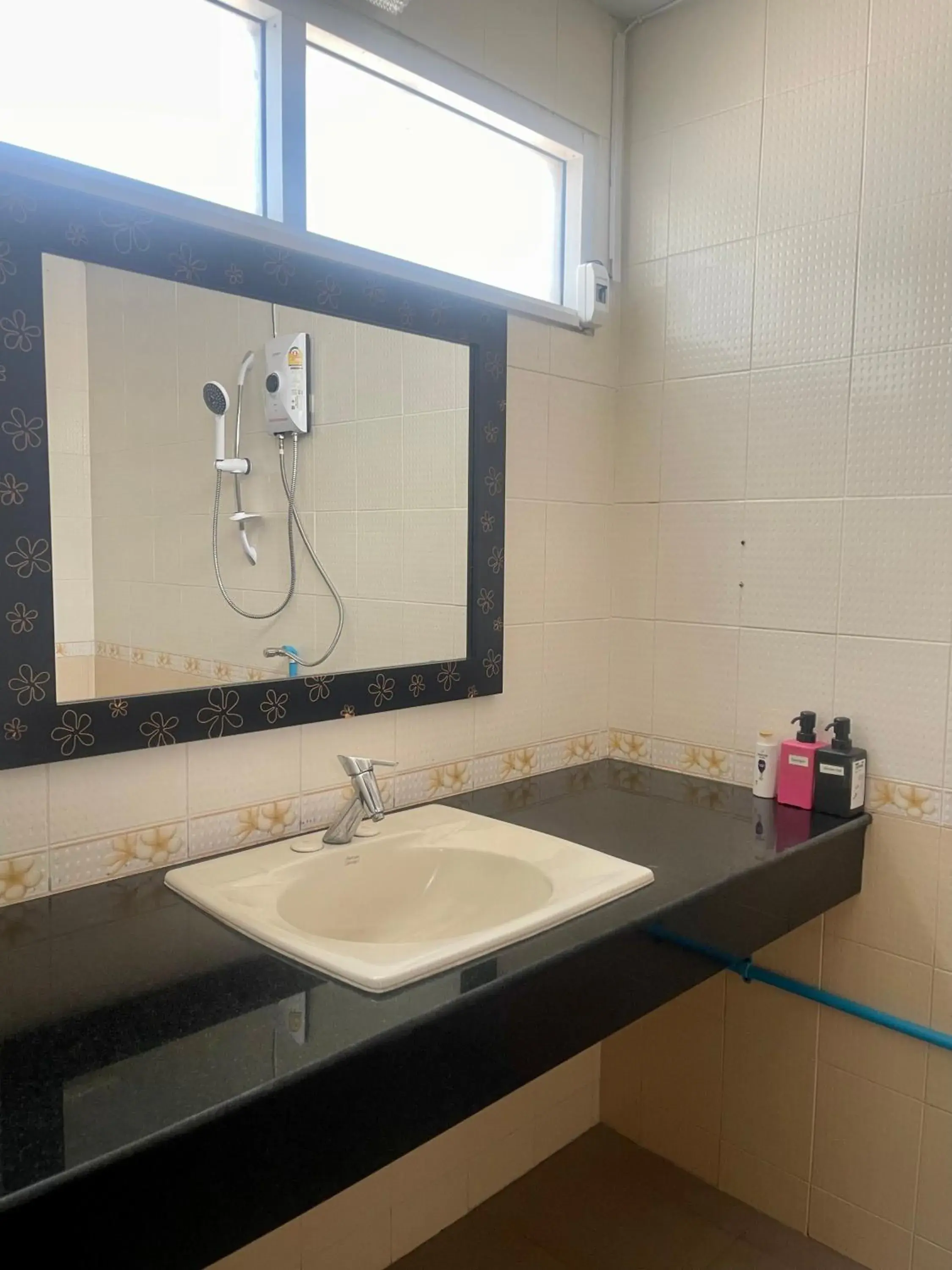 Basic Triple Room in Doodle Lodge Bangkok Basic Triple Room in Doodle Lodge Bangkok