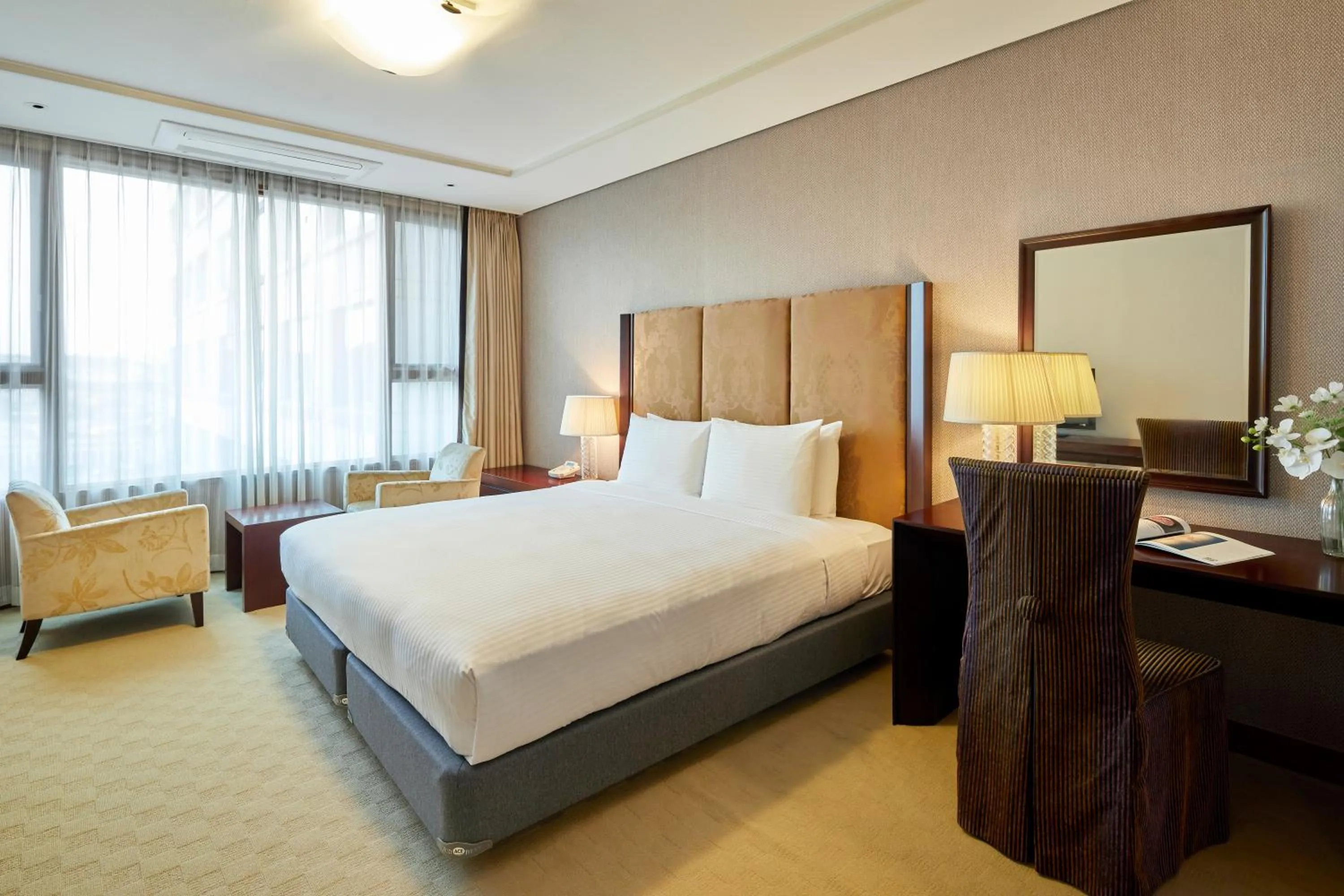 Bedroom, Bed in Somerset Palace Seoul