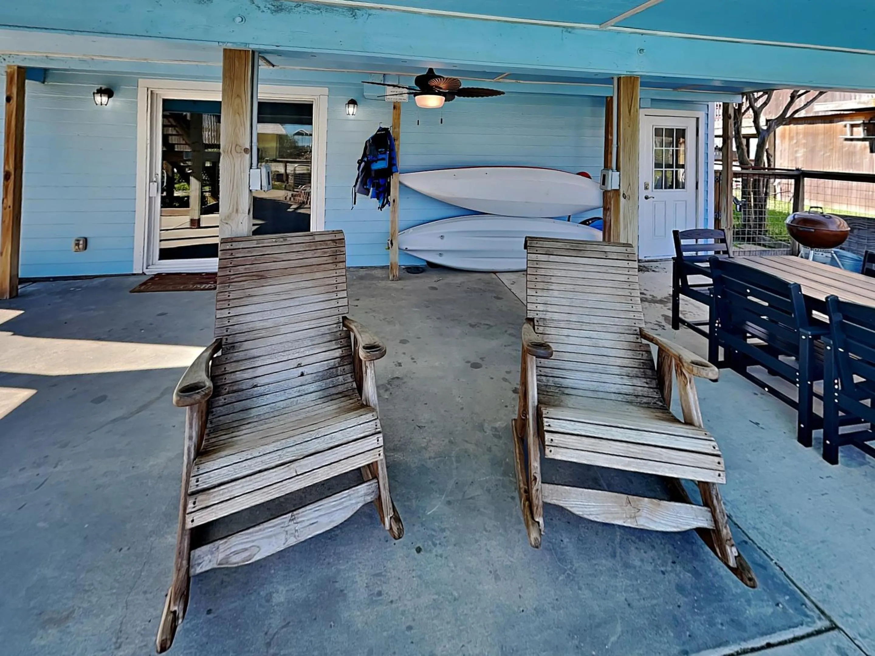 Bed in Hook, Wine & Sinker