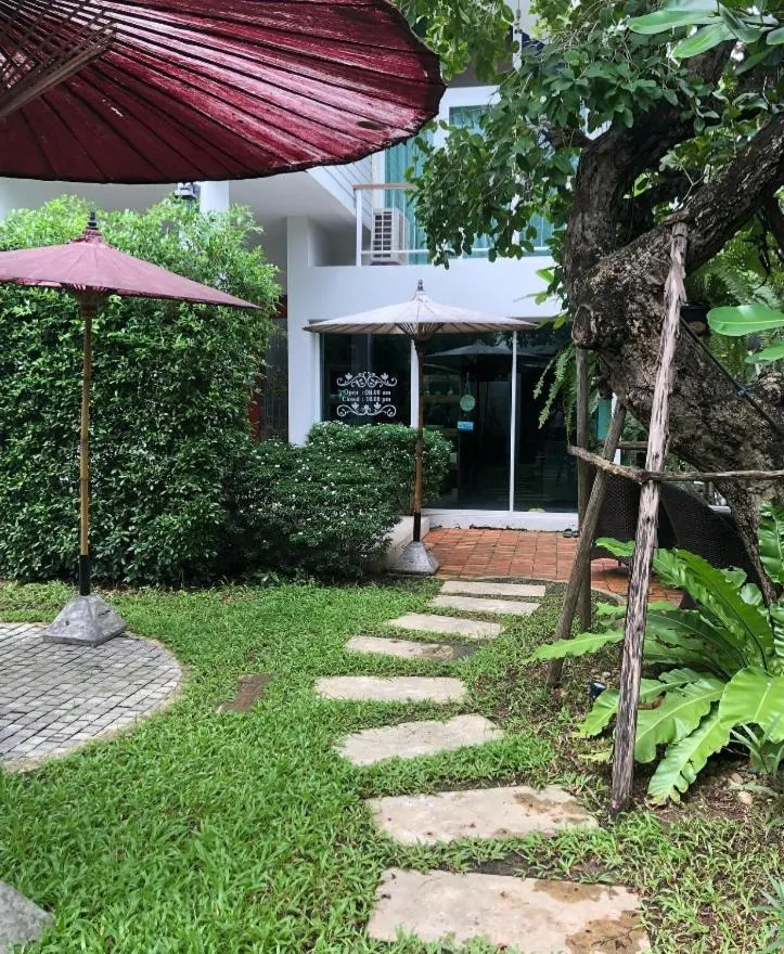 Garden in At Wara Bed And Breakfast