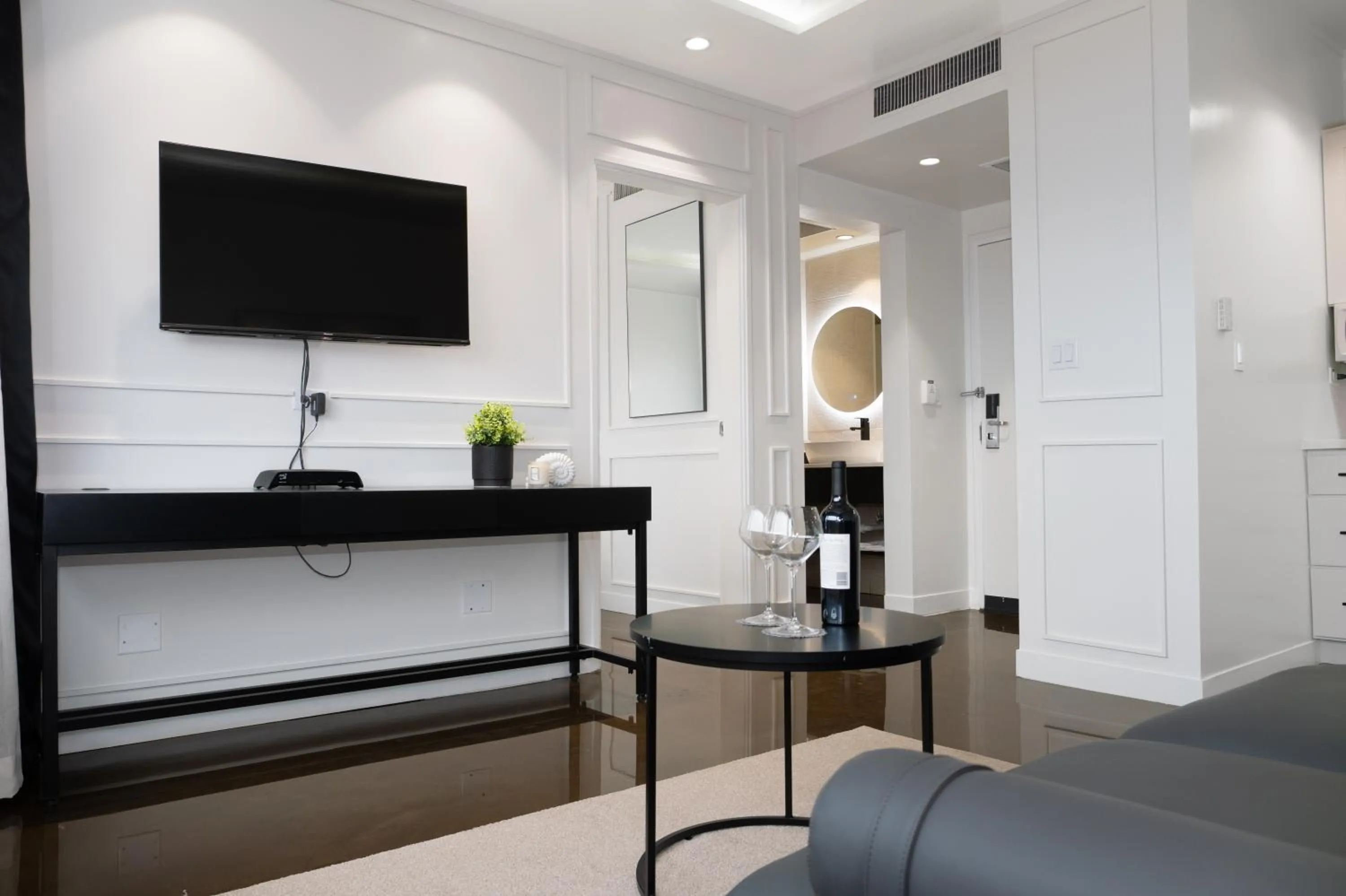 TV and multimedia in Hotel Tano Guam