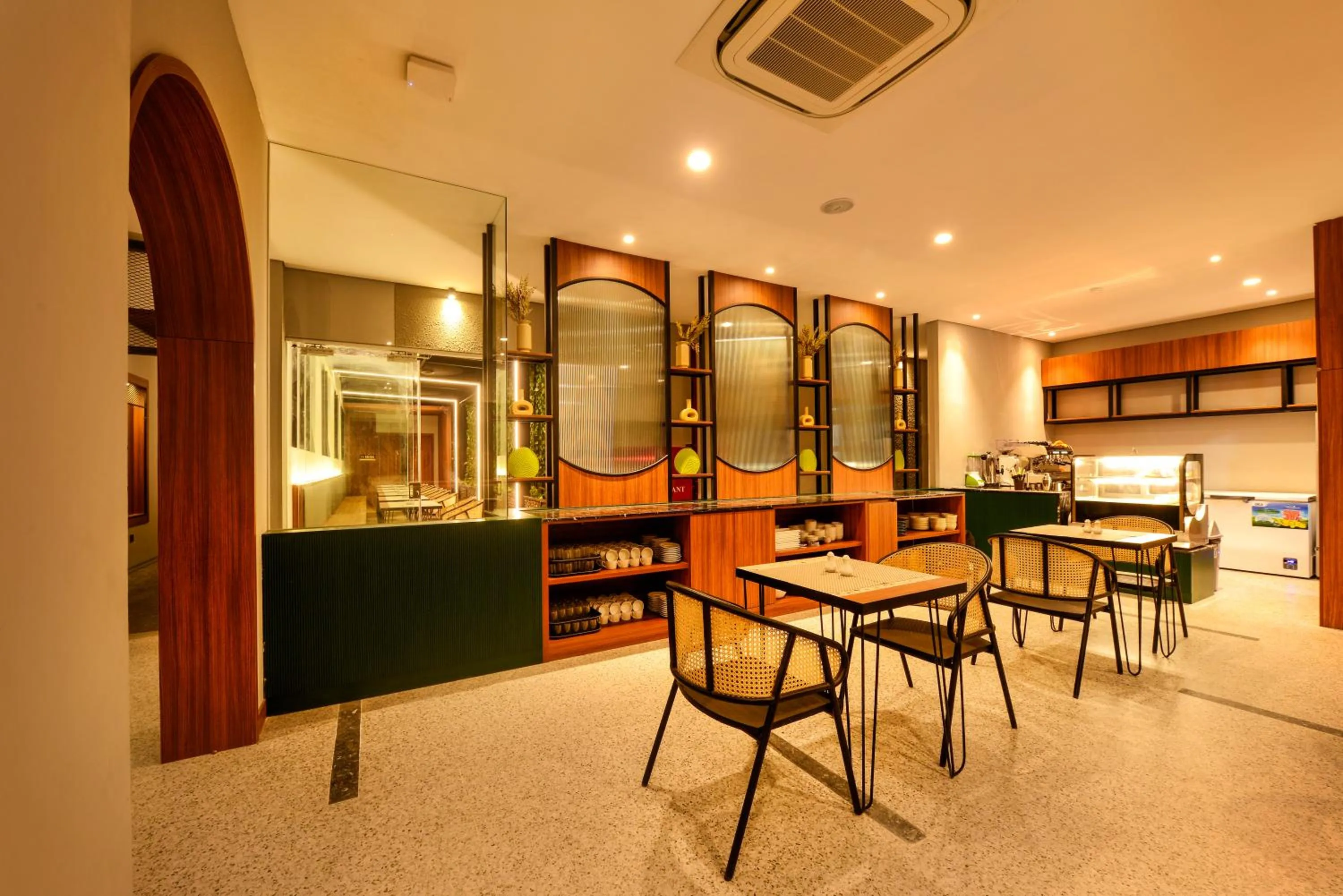 Restaurant/places to eat in Nata Azana Hotel Solo