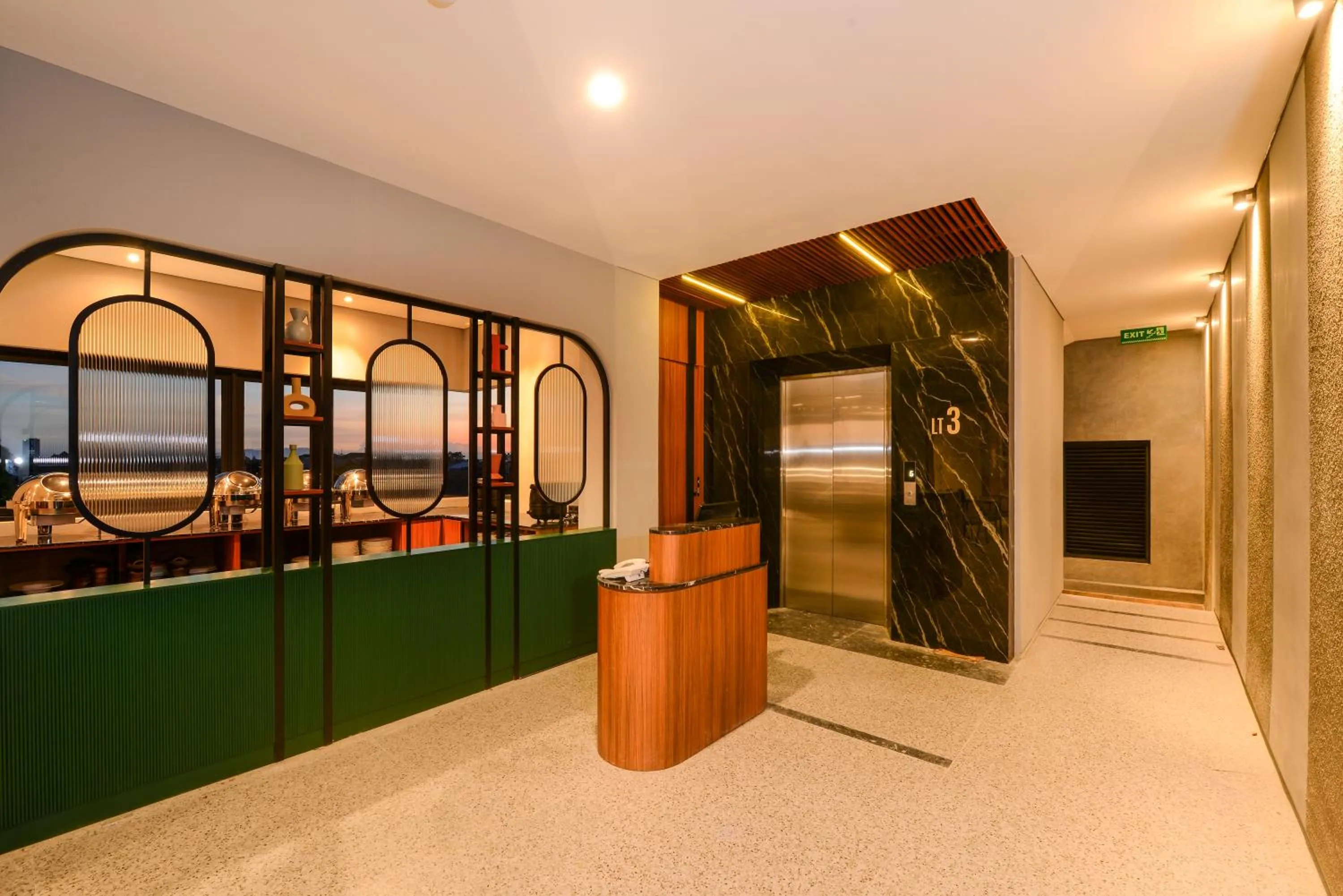 Restaurant/places to eat in Nata Azana Hotel Solo