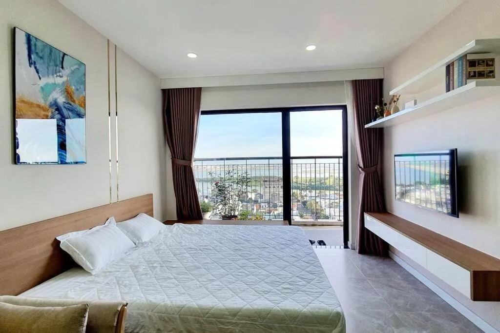 Lucky CH 1403 The Light