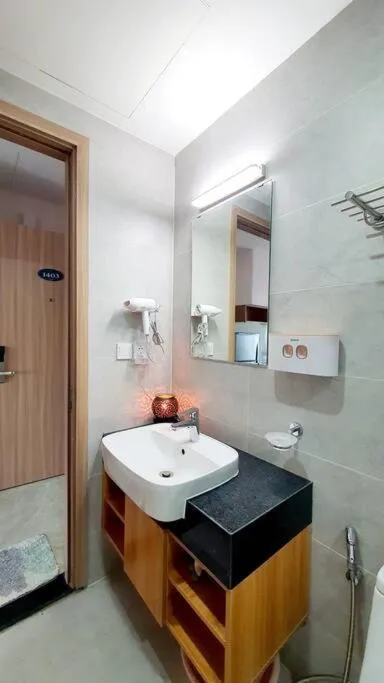 Lucky CH 1403 The Light