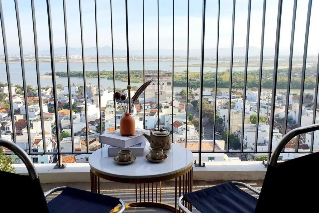 Lucky CH 1403 The Light