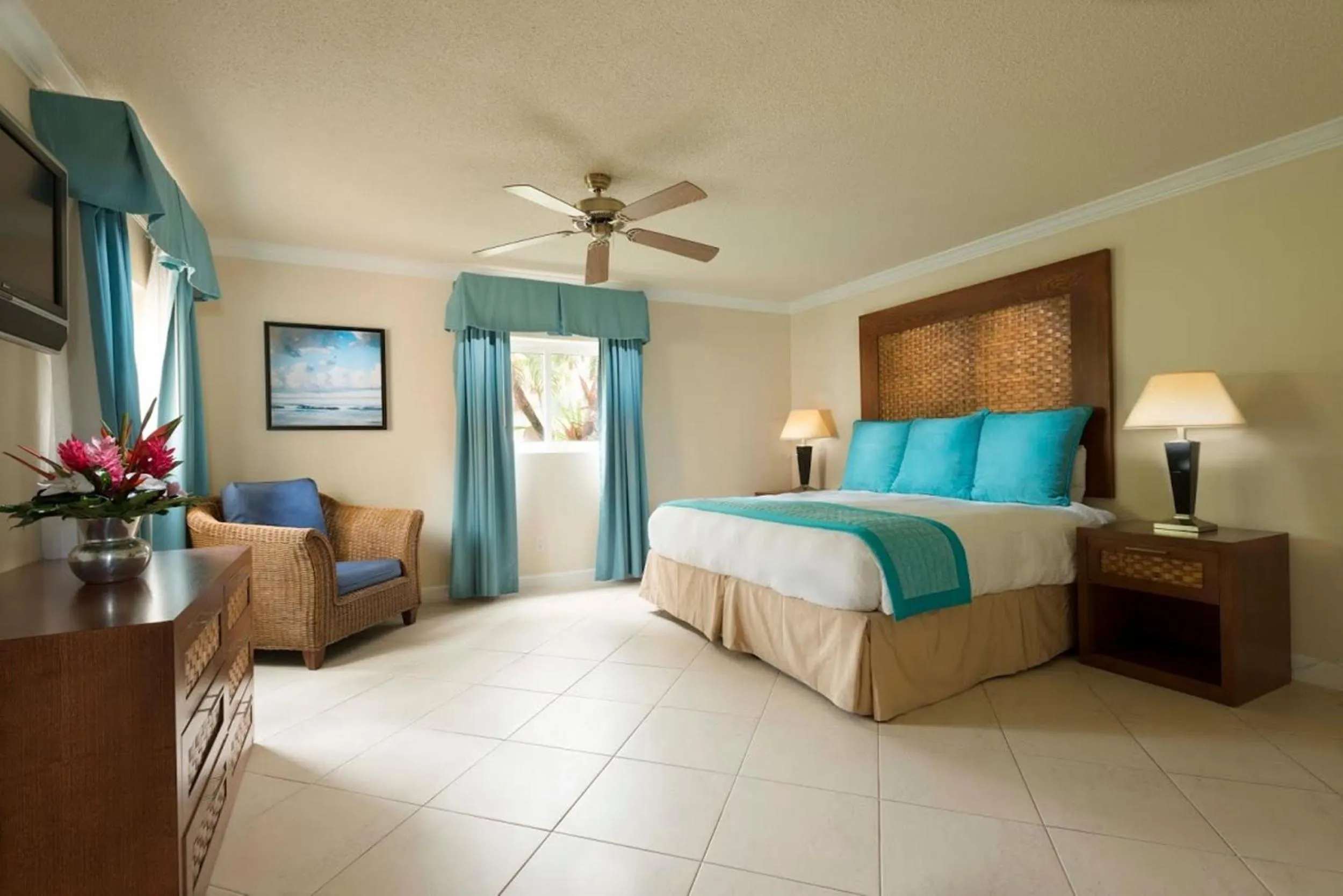 Photo of the whole room, Bed in Divi Little Bay Beach Resort