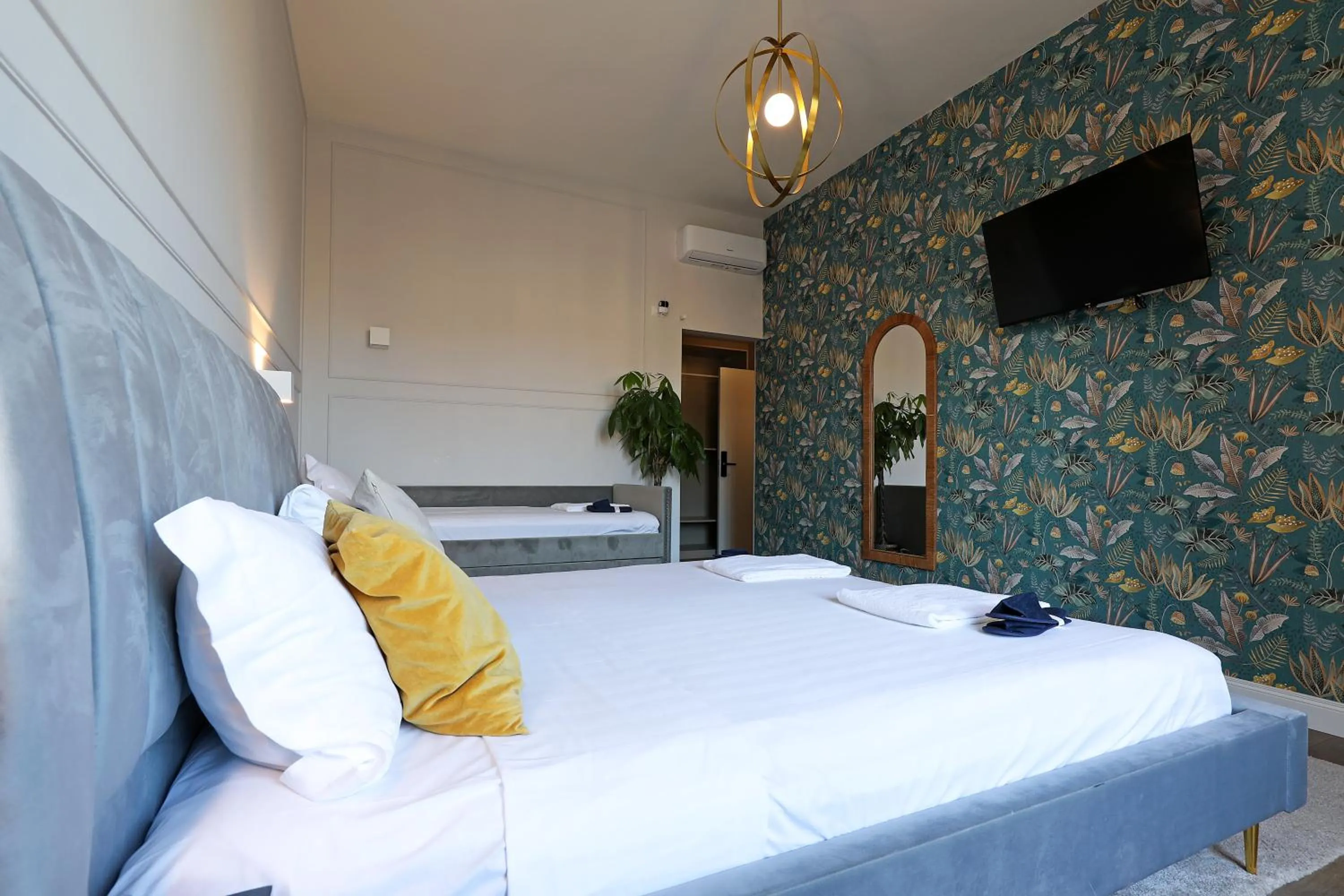 Bedroom, Bed in Rome Plaza Suites, Luxury Collection