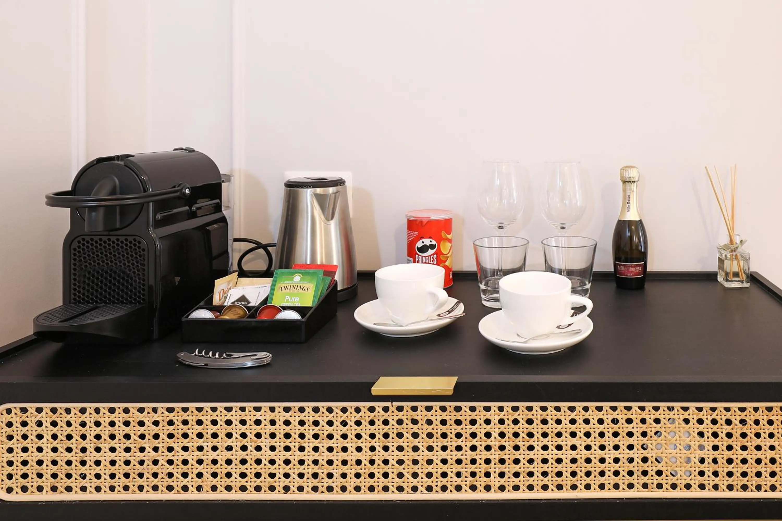 Coffee/tea facilities in Rome Plaza Suites, Luxury Collection