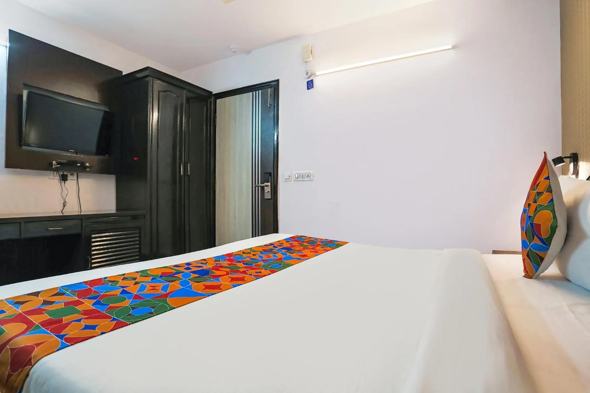 Communal lounge/ TV room, Bed in FabHotel Sentinel Suites