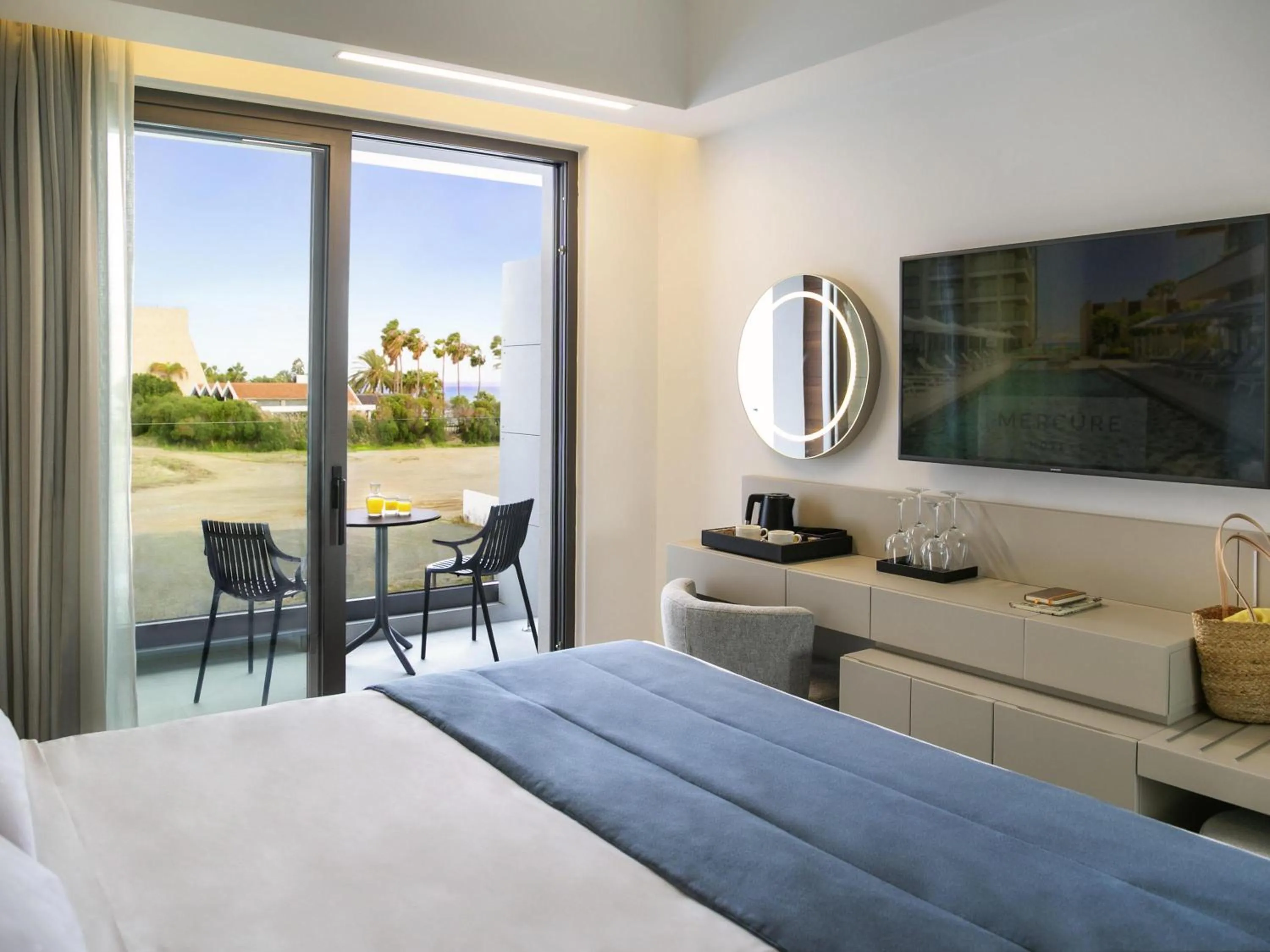 Bedroom, Bed in Mercure Larnaca Beach Resort