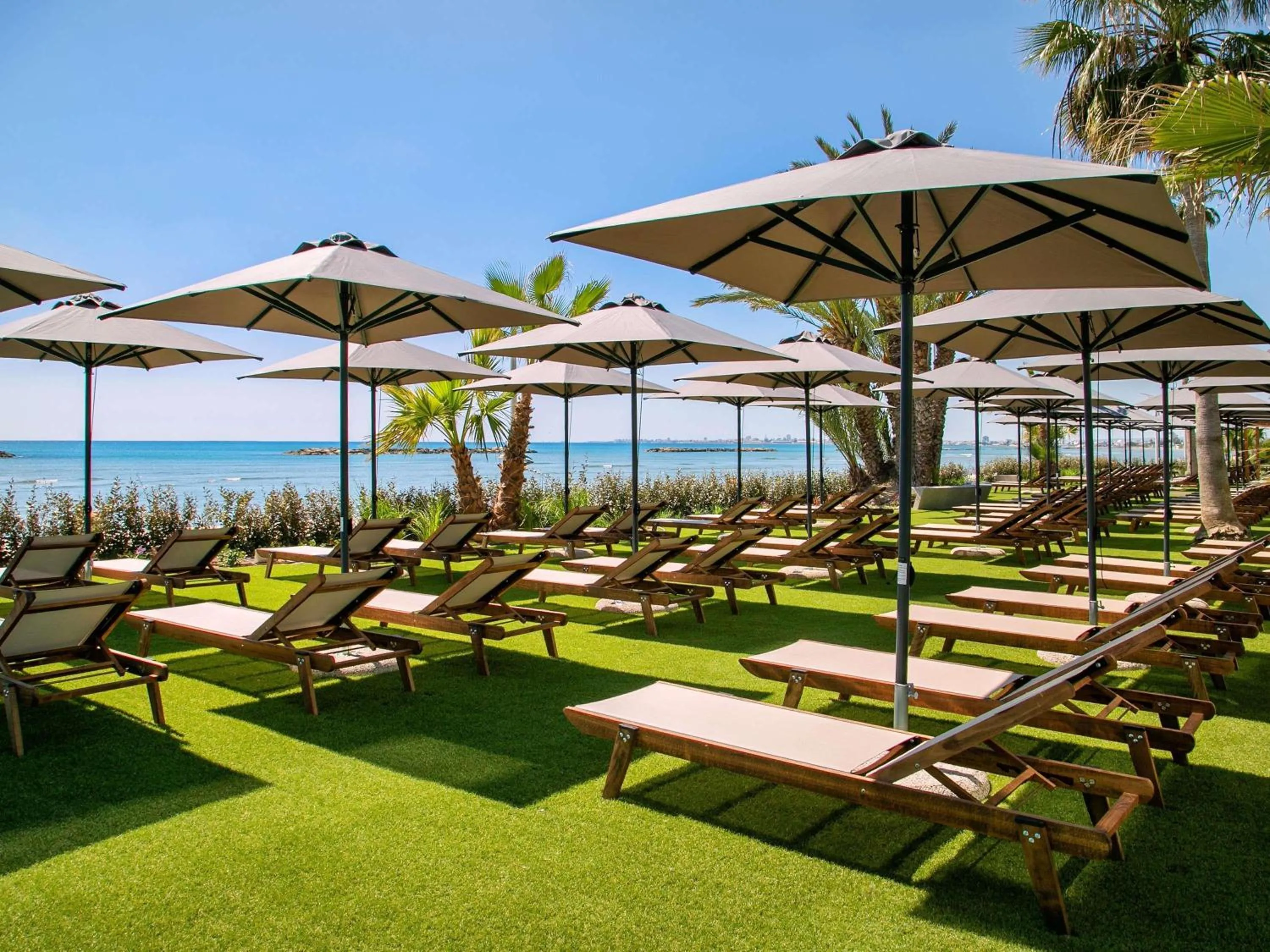 Lounge or bar in Mercure Larnaca Beach Resort