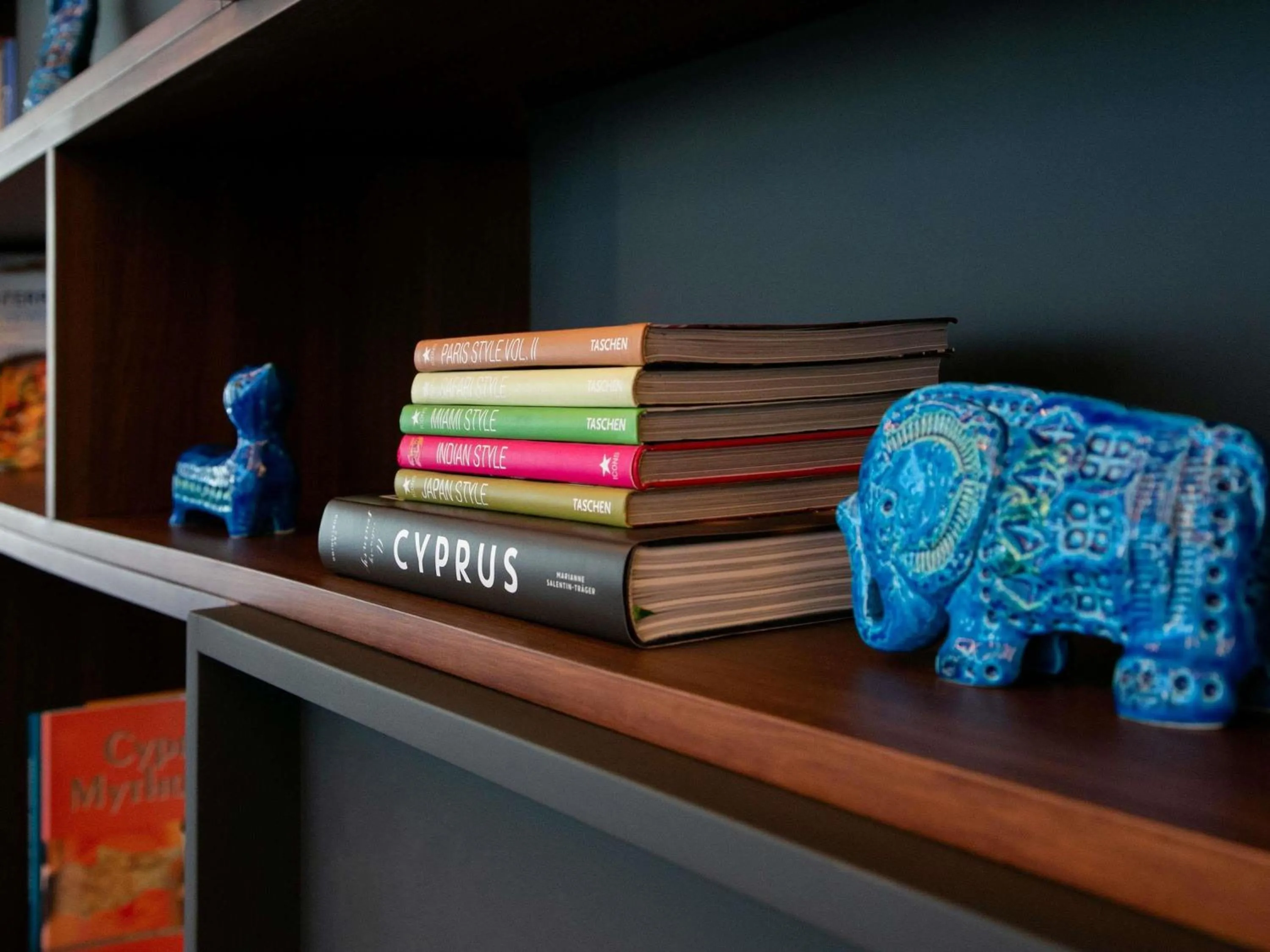 Lounge or bar in Mercure Larnaca Beach Resort