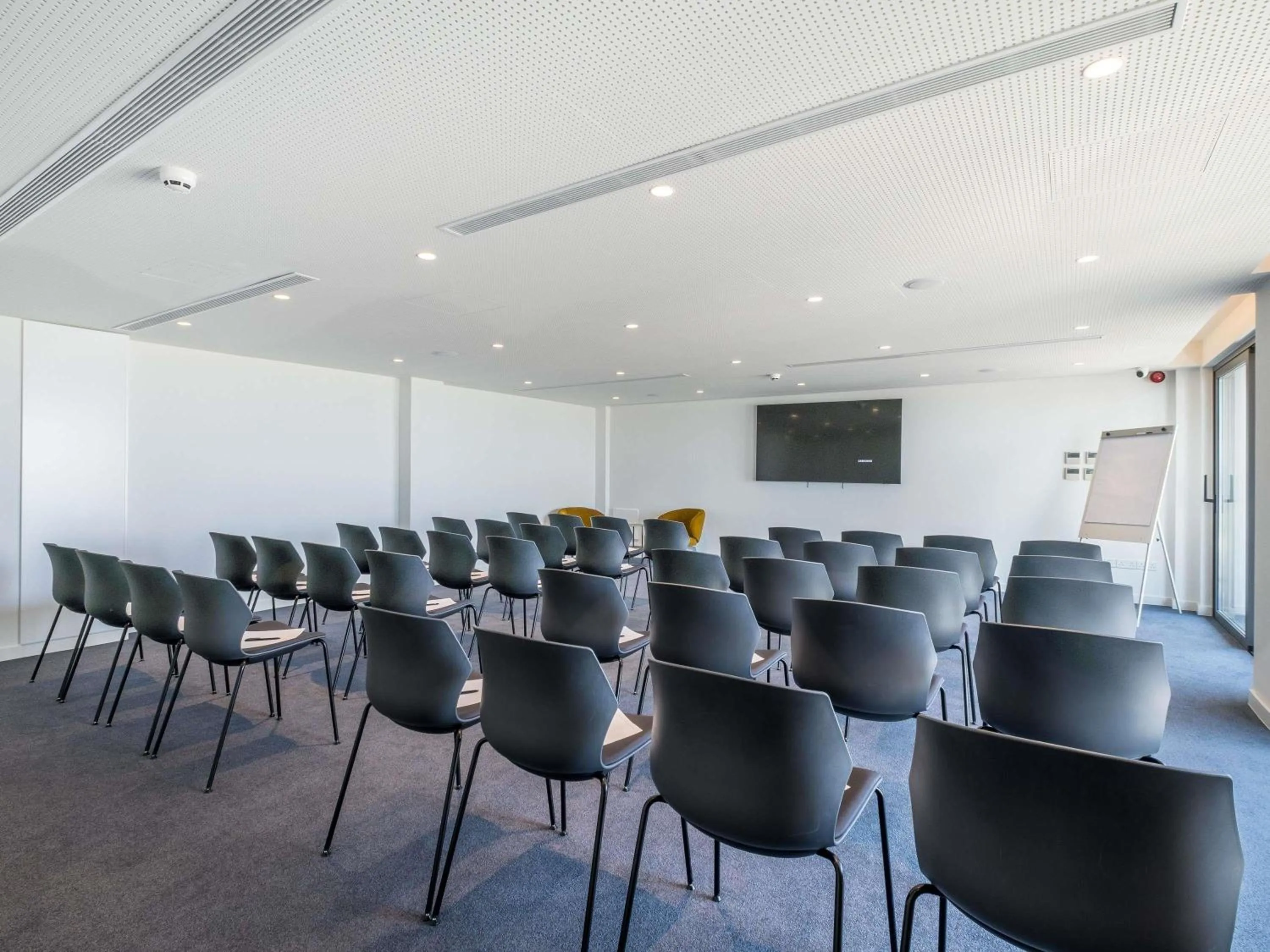 Meeting/conference room in Mercure Larnaca Beach Resort