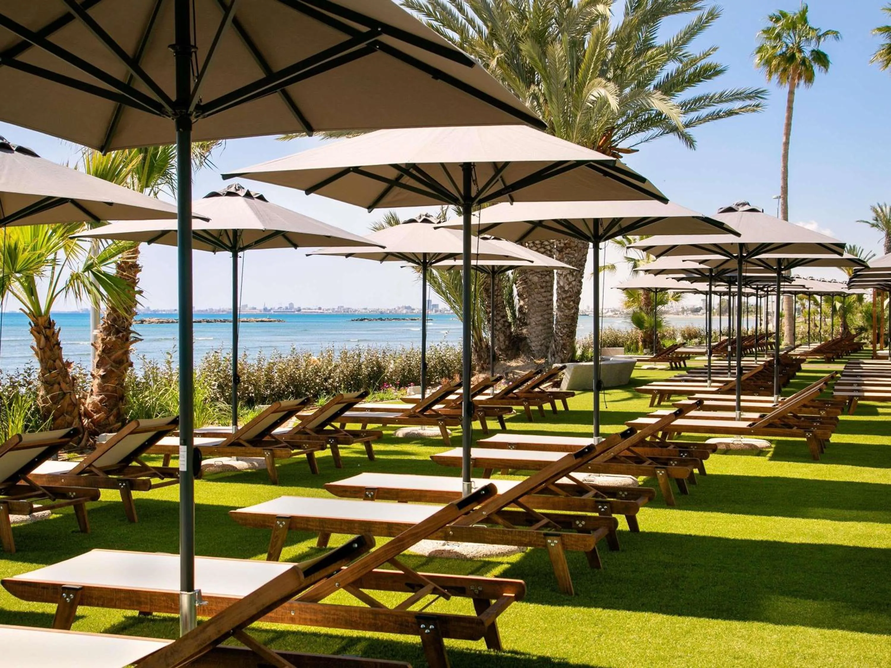 Lounge or bar in Mercure Larnaca Beach Resort