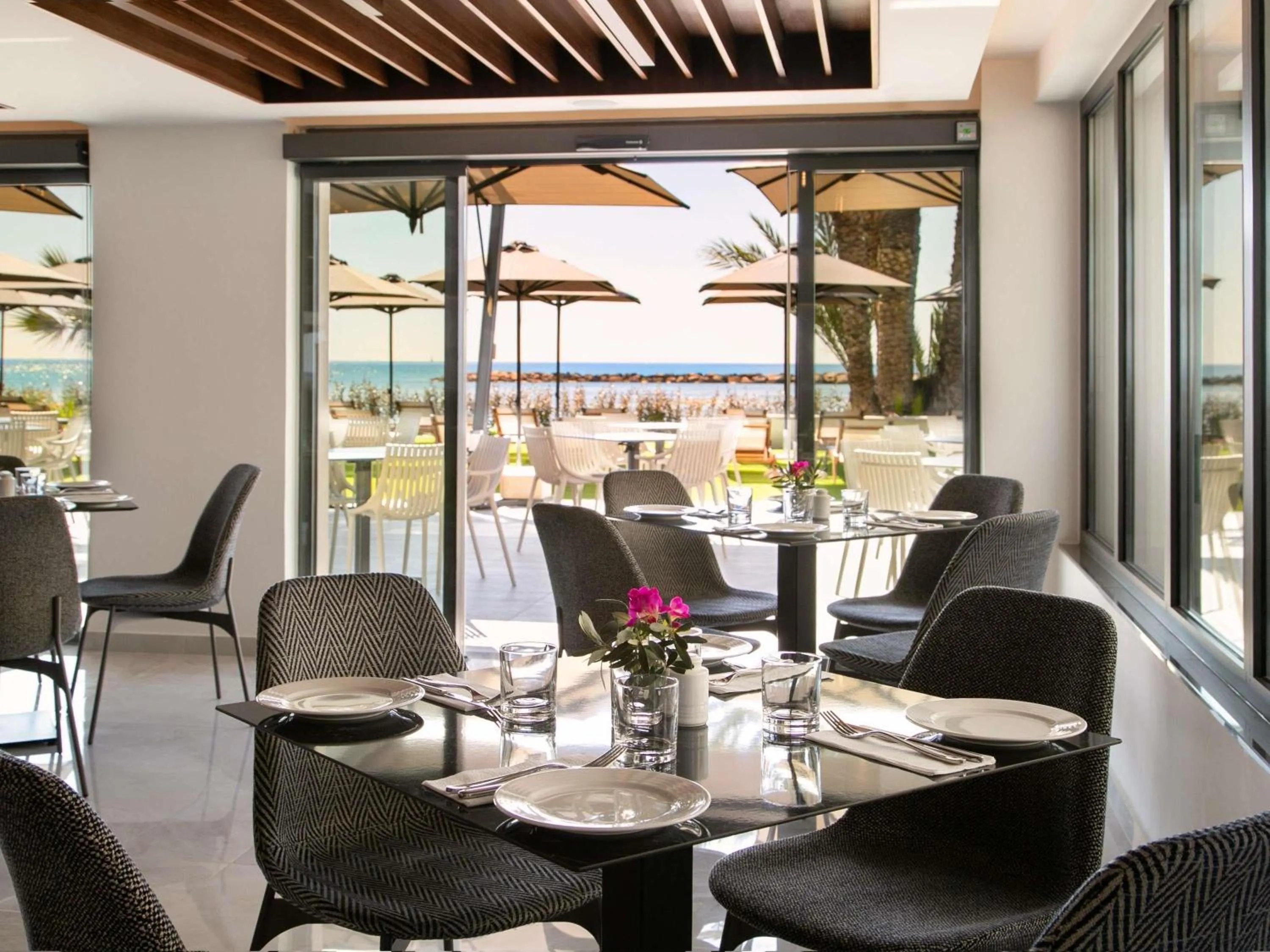 Restaurant/places to eat in Mercure Larnaca Beach Resort