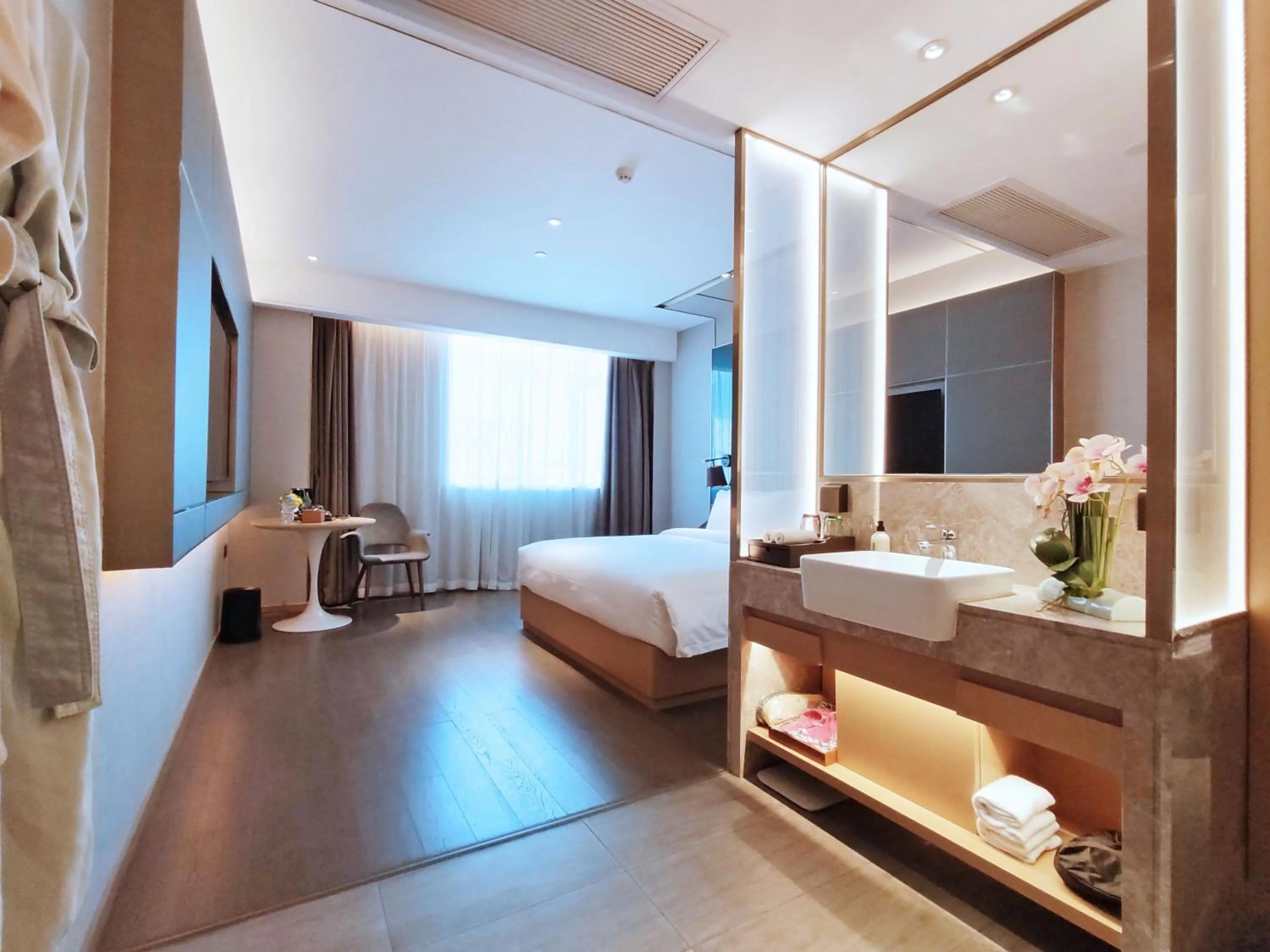 Photo of the whole room, Bed in Paco Hotel Guangzhou South Railway Station Panyu Changlong Branch