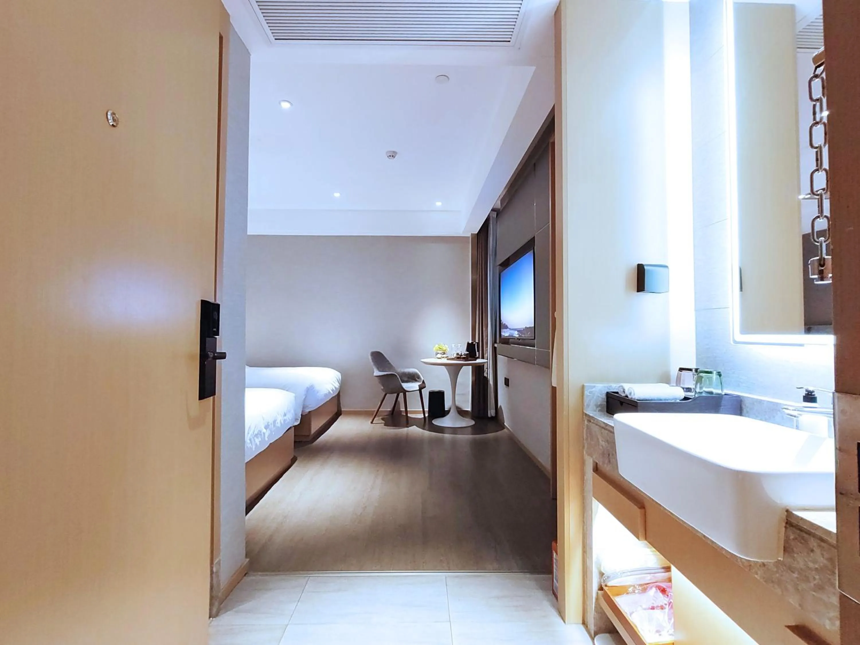 Bedroom, Bed in Paco Hotel Guangzhou South Railway Station Panyu Changlong Branch