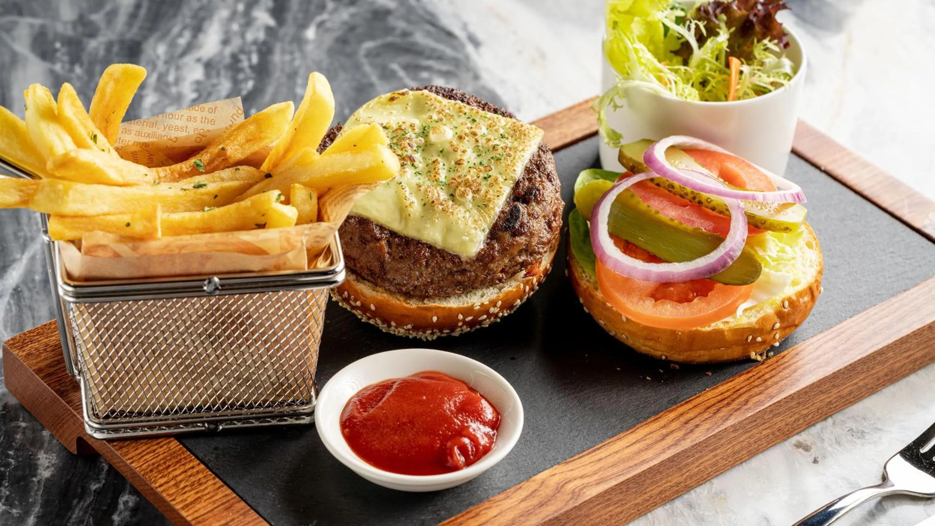 Restaurant/places to eat in Crowne Plaza Hangzhou Riverside by IHG