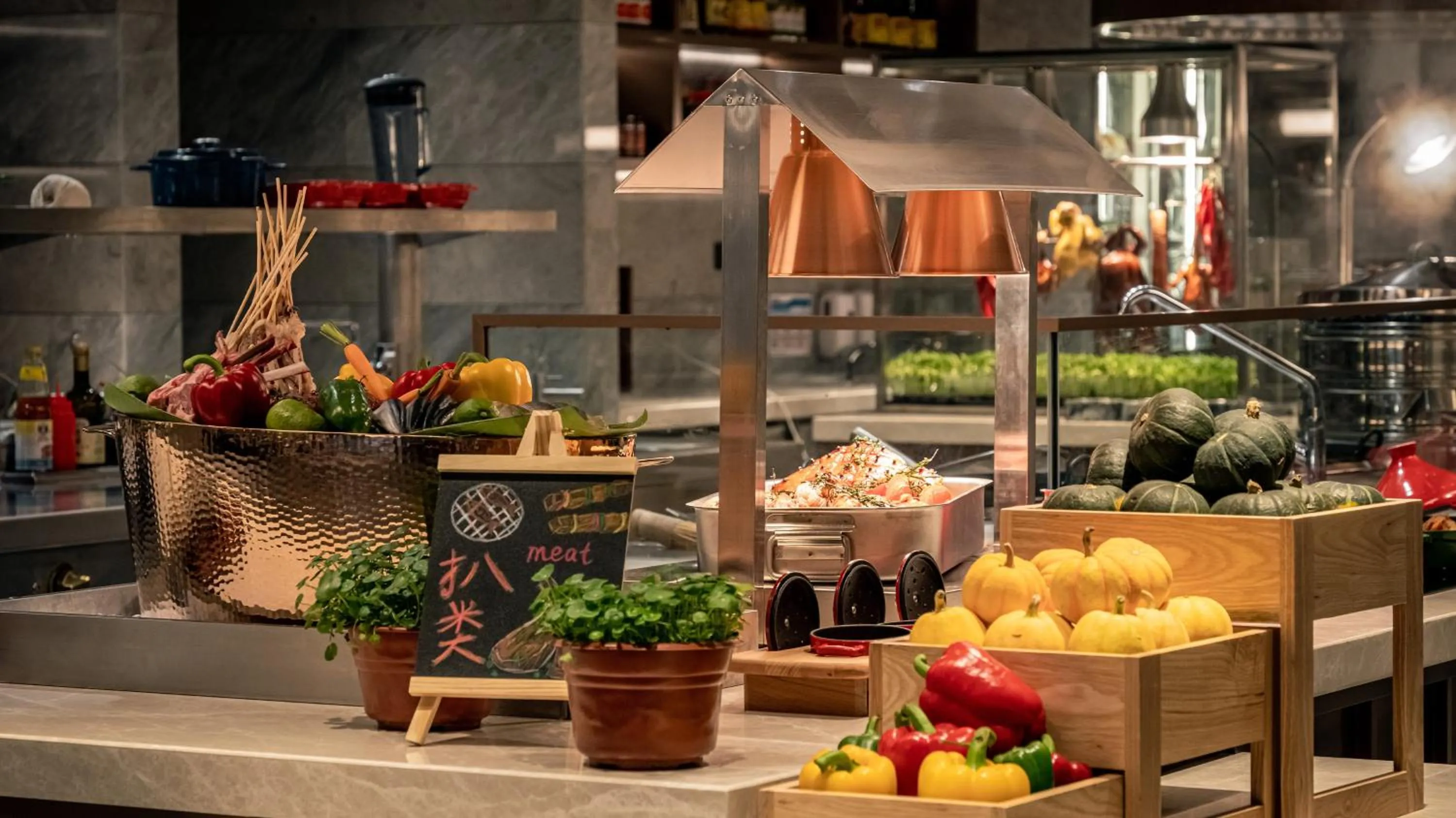 Restaurant/places to eat in Crowne Plaza Hangzhou Riverside by IHG