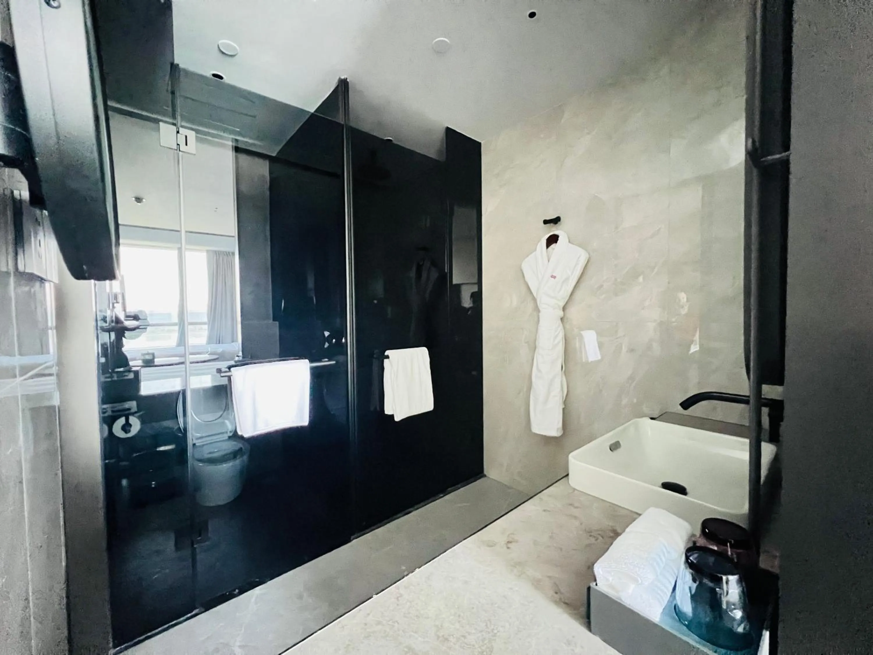 Toilet in Crowne Plaza Hangzhou Riverside by IHG