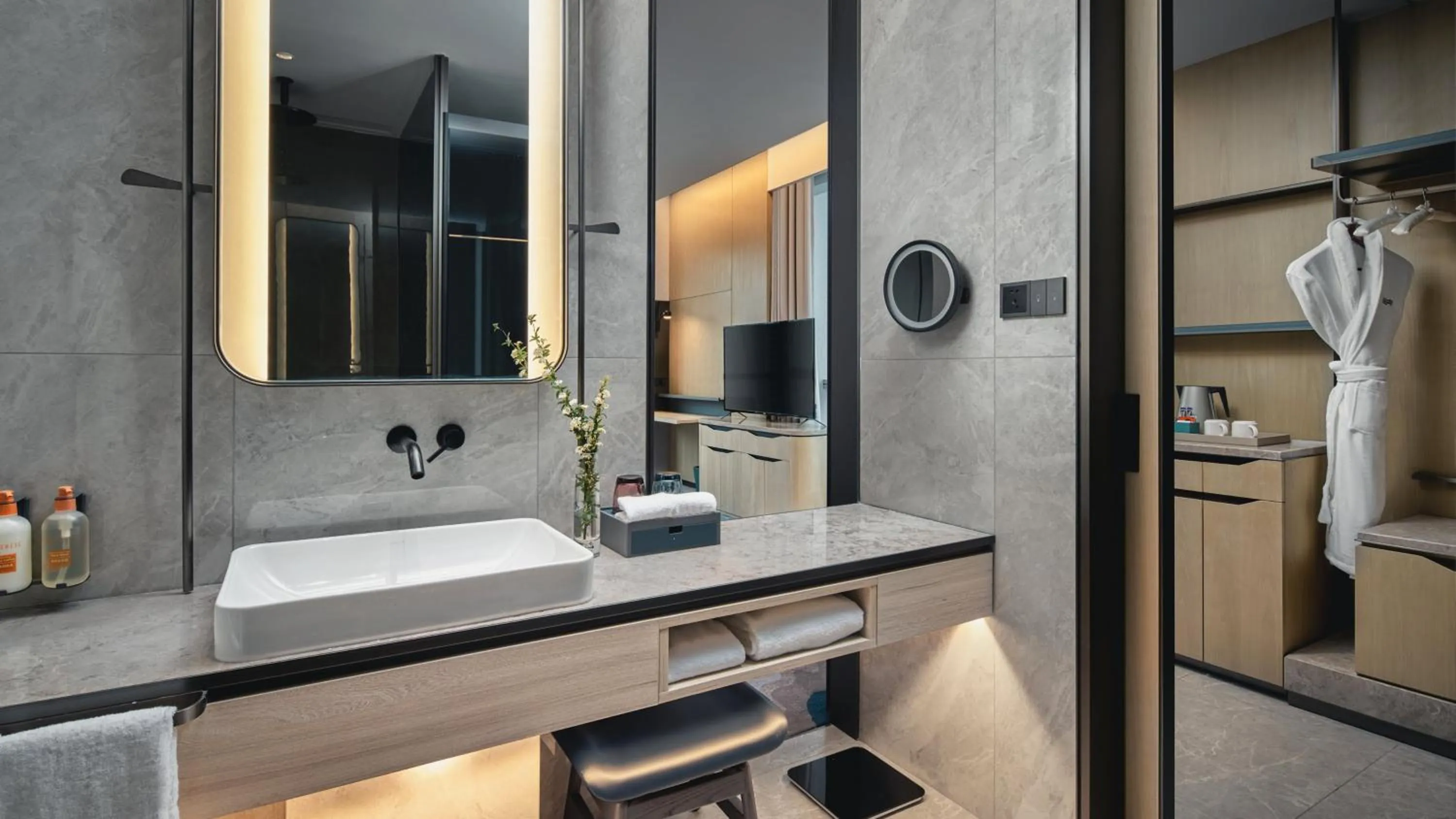 Bedroom in Crowne Plaza Hangzhou Riverside by IHG