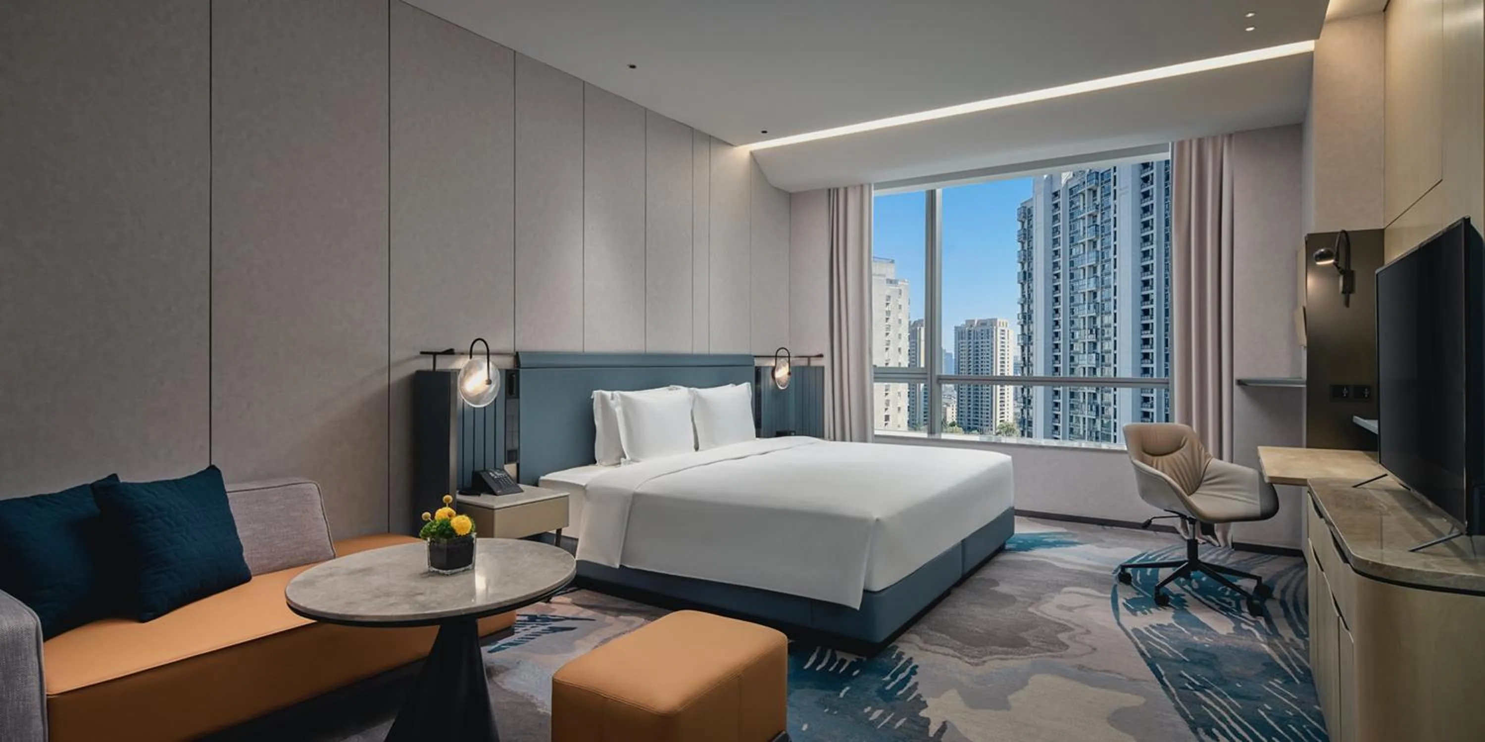 Photo of the whole room, Bed in Crowne Plaza Hangzhou Riverside by IHG