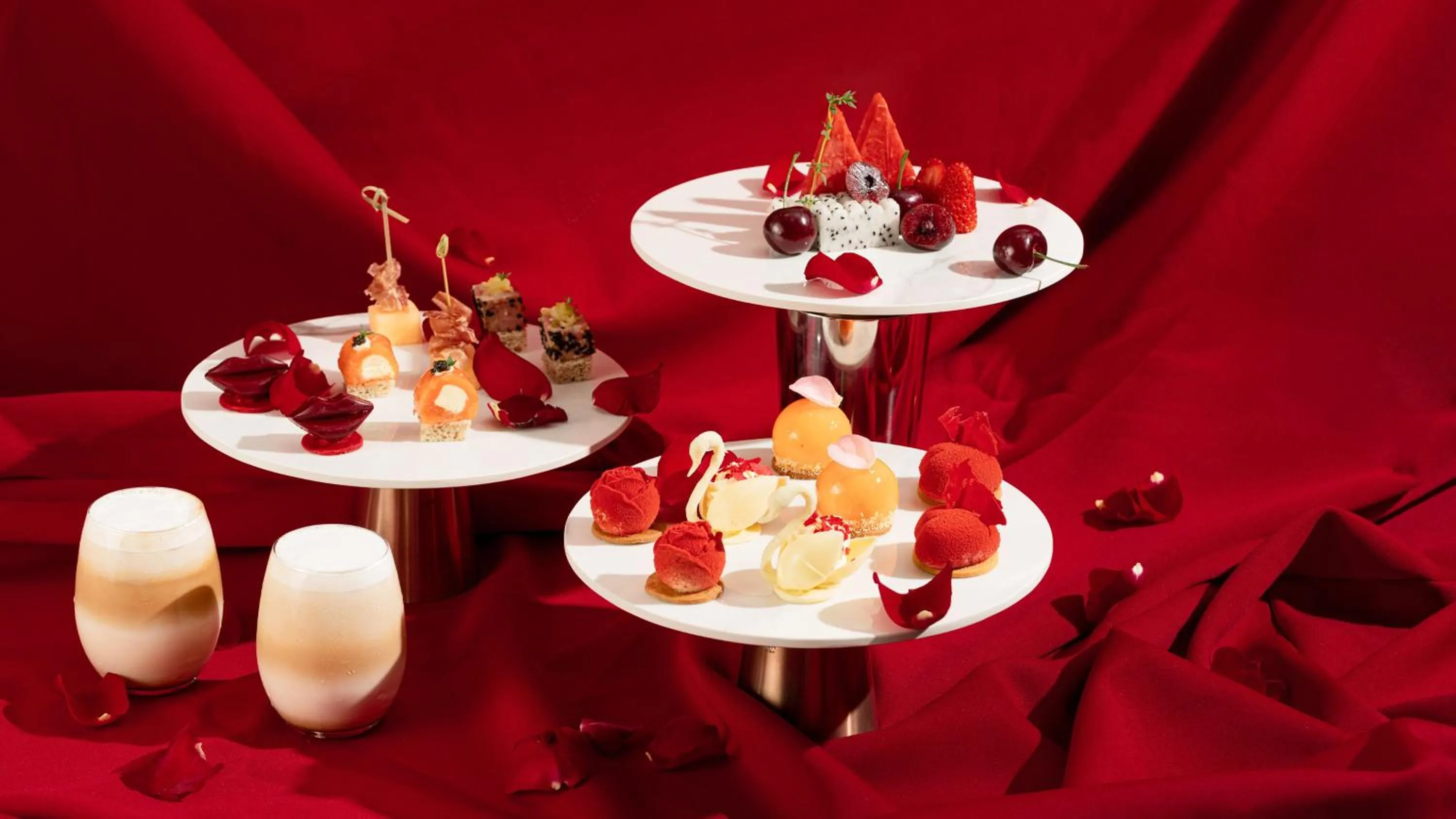 Lounge or bar in Crowne Plaza Hangzhou Riverside by IHG