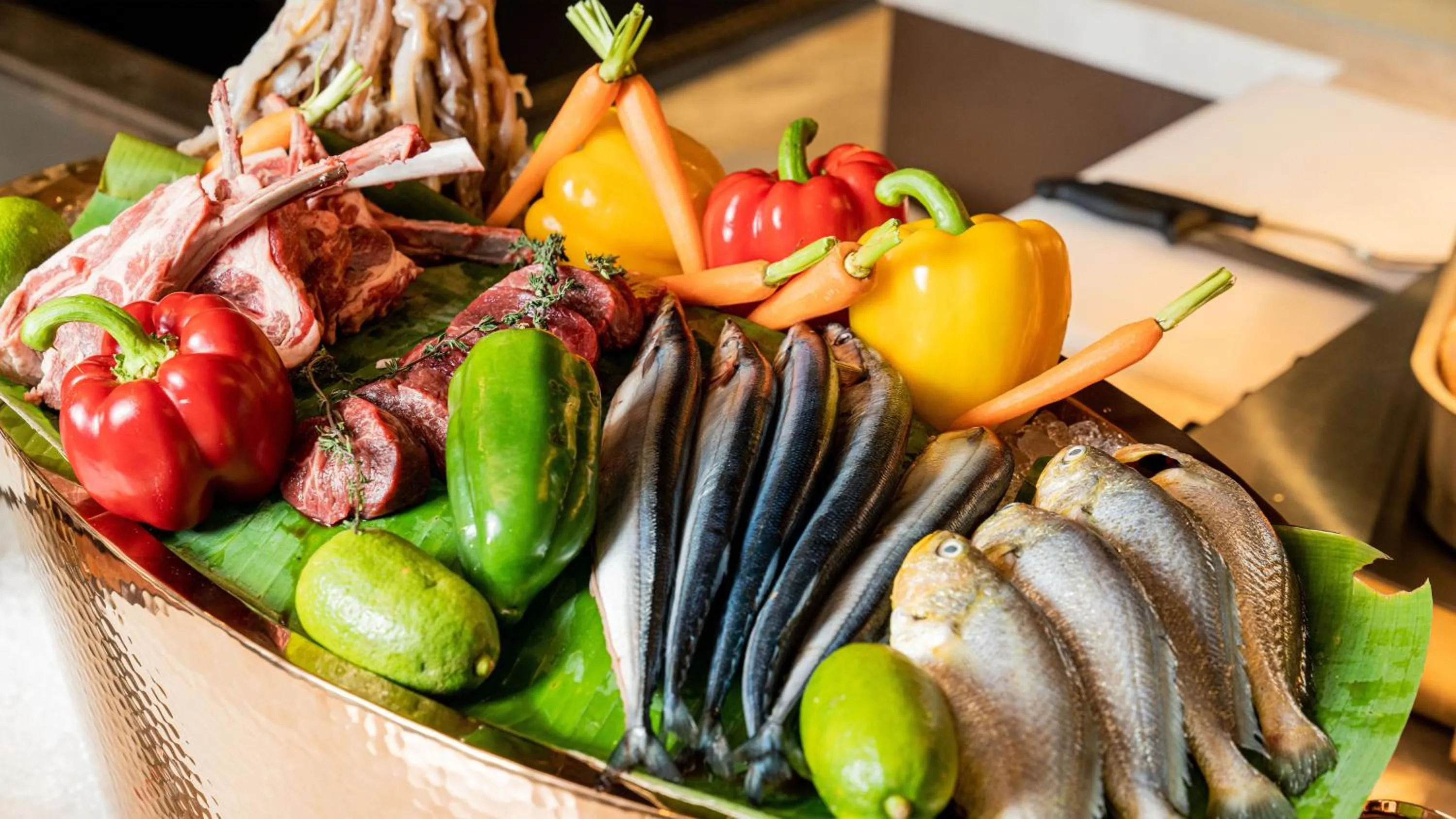 Restaurant/places to eat in Crowne Plaza Hangzhou Riverside by IHG