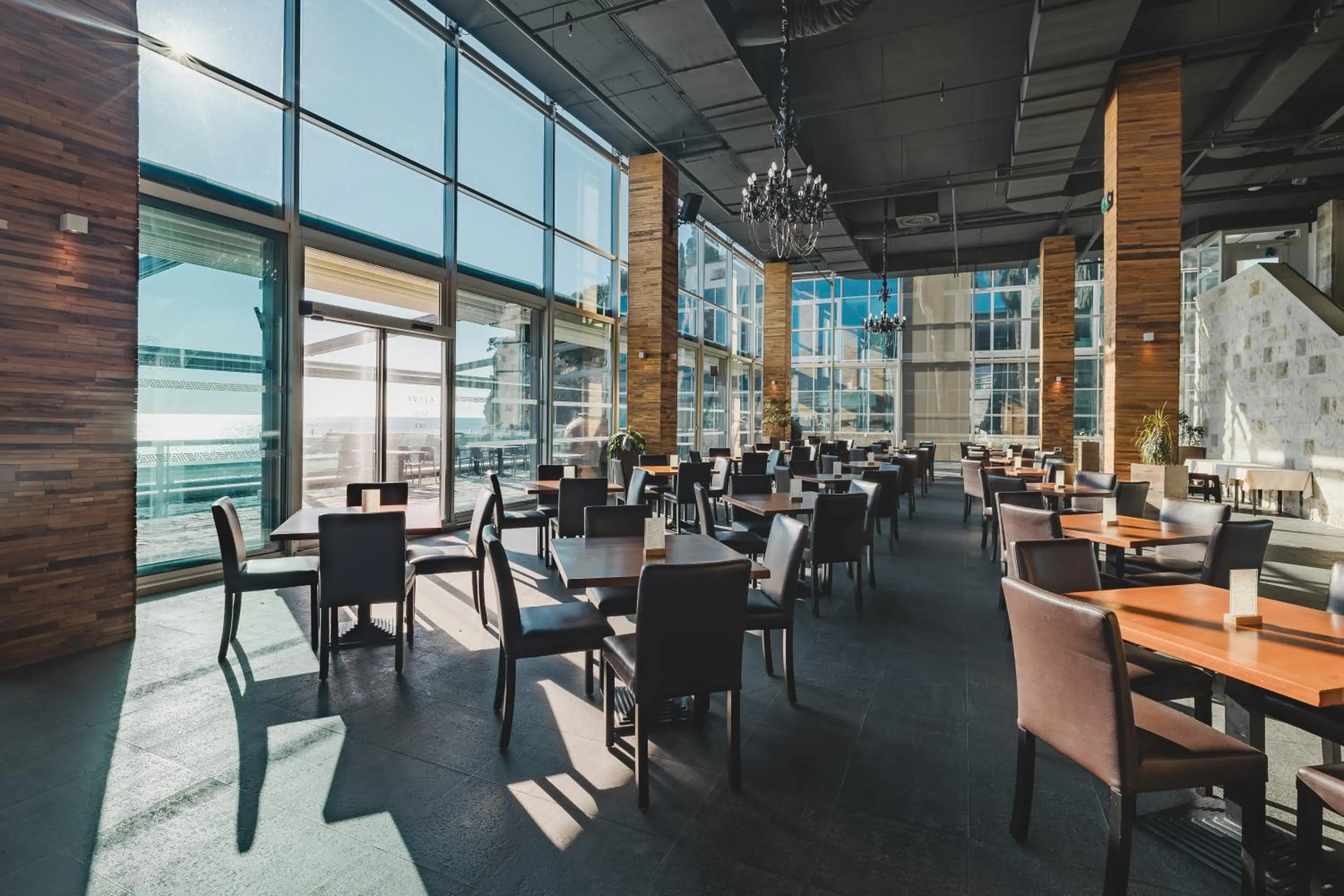 Restaurant/places to eat in Avala Resort & Villas