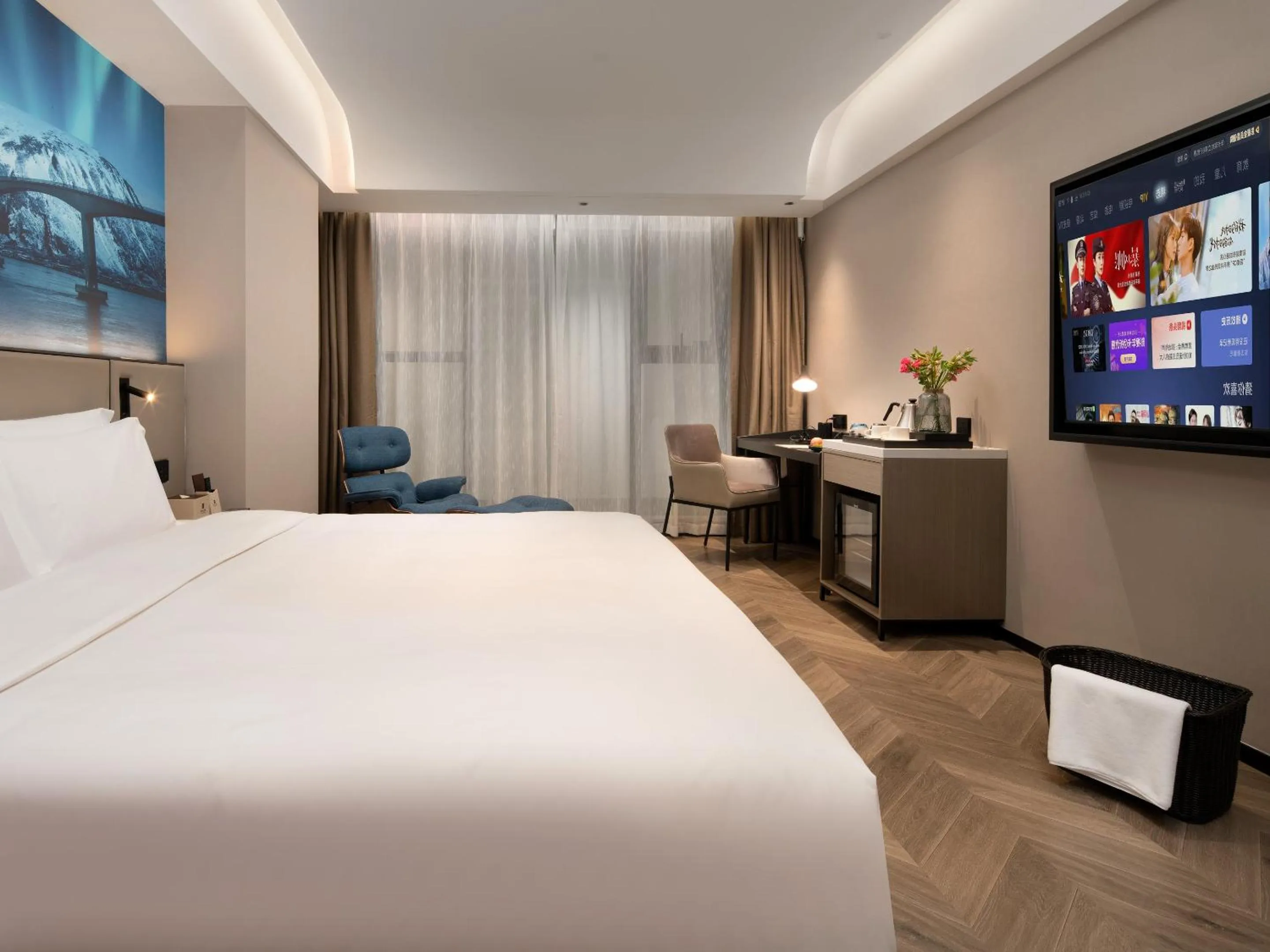 Bed in Echarm PLUS International Hotel Zhujiang New Town Wuyangcun Metro Station Branch- Free Deliver Service to Canton Fair Complex During Canton Fair Period