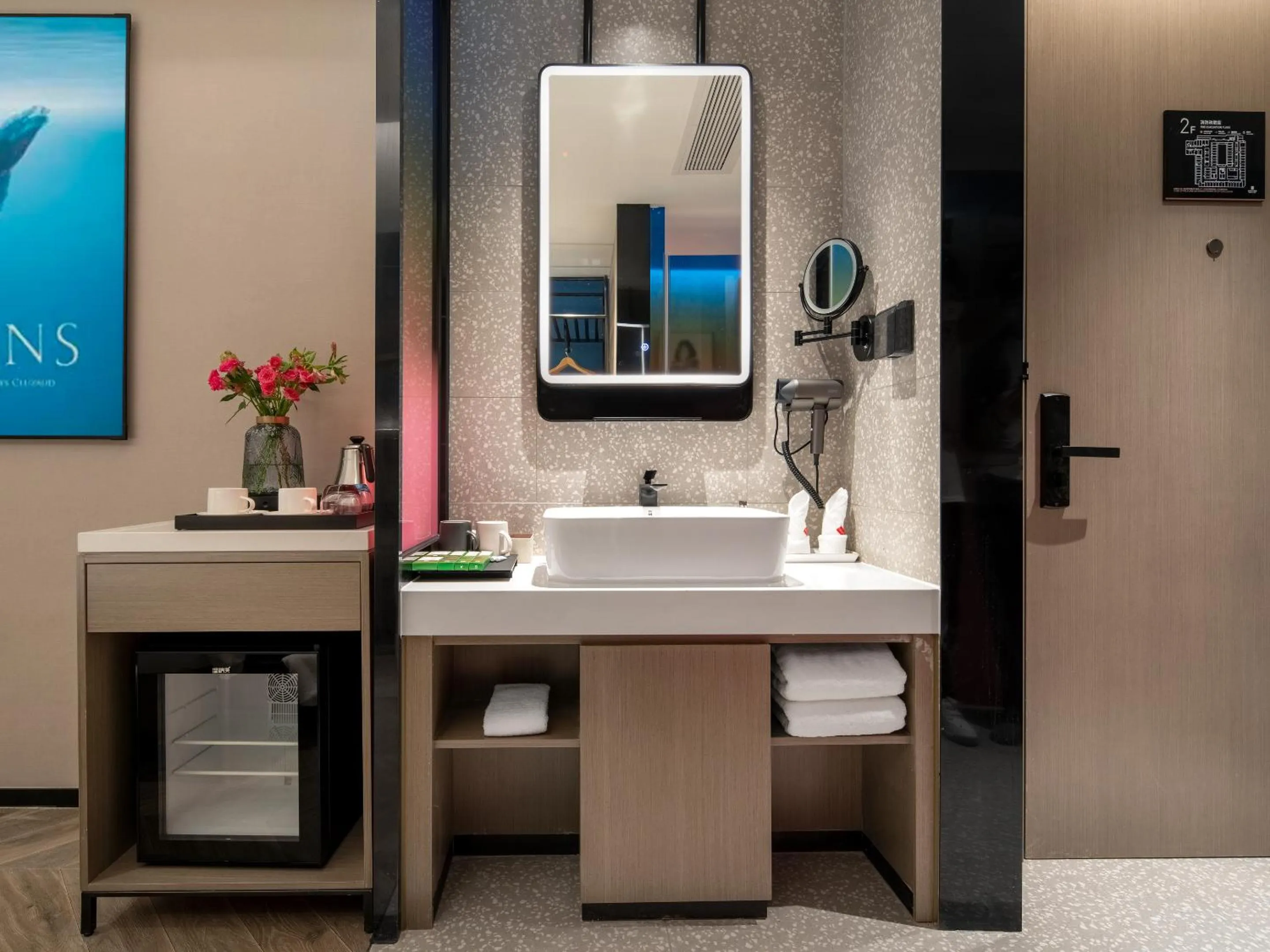 Toilet in Echarm PLUS International Hotel Zhujiang New Town Wuyangcun Metro Station Branch- Free Deliver Service to Canton Fair Complex During Canton Fair Period