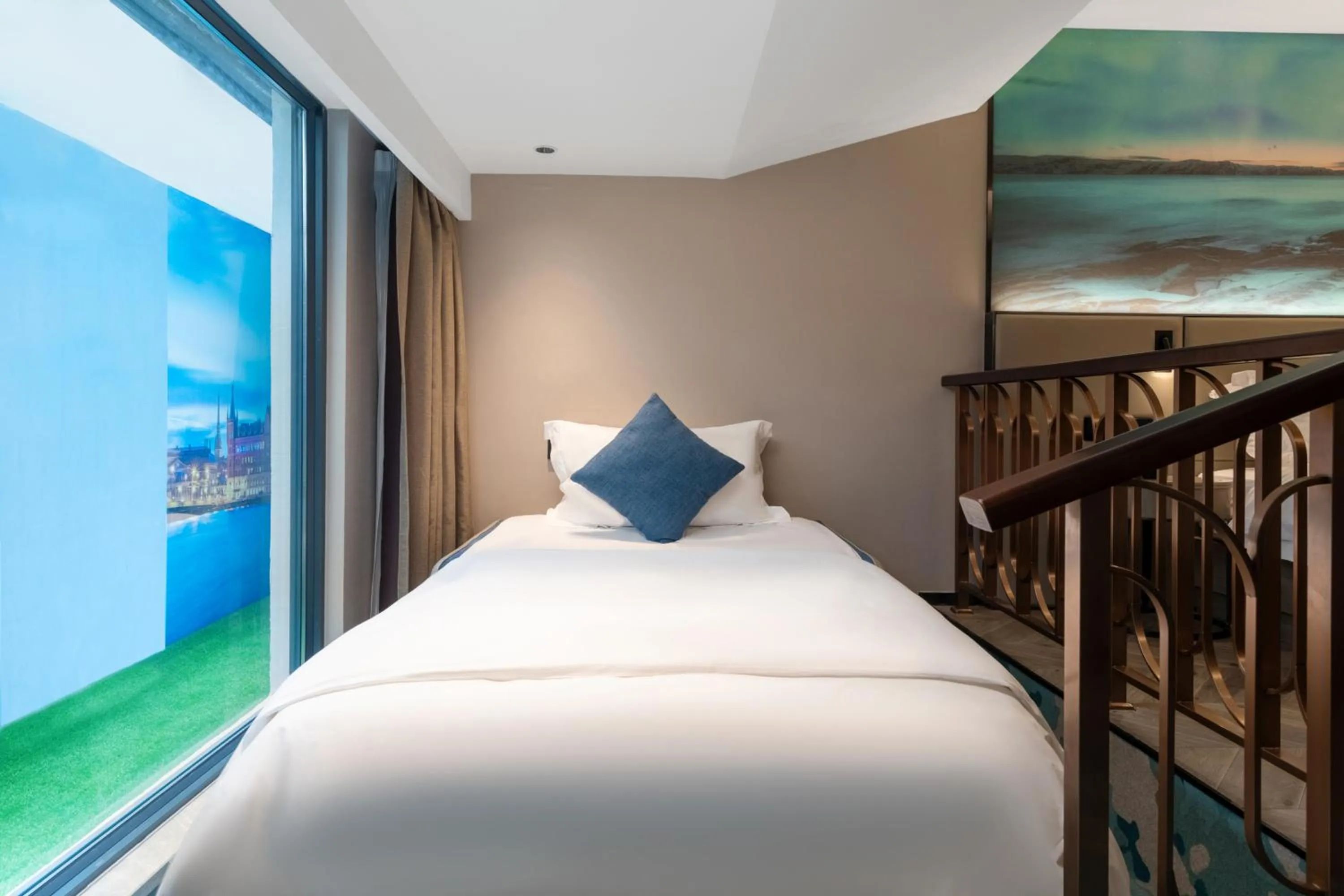 Bed in Echarm PLUS International Hotel Zhujiang New Town Wuyangcun Metro Station Branch- Free Deliver Service to Canton Fair Complex During Canton Fair Period