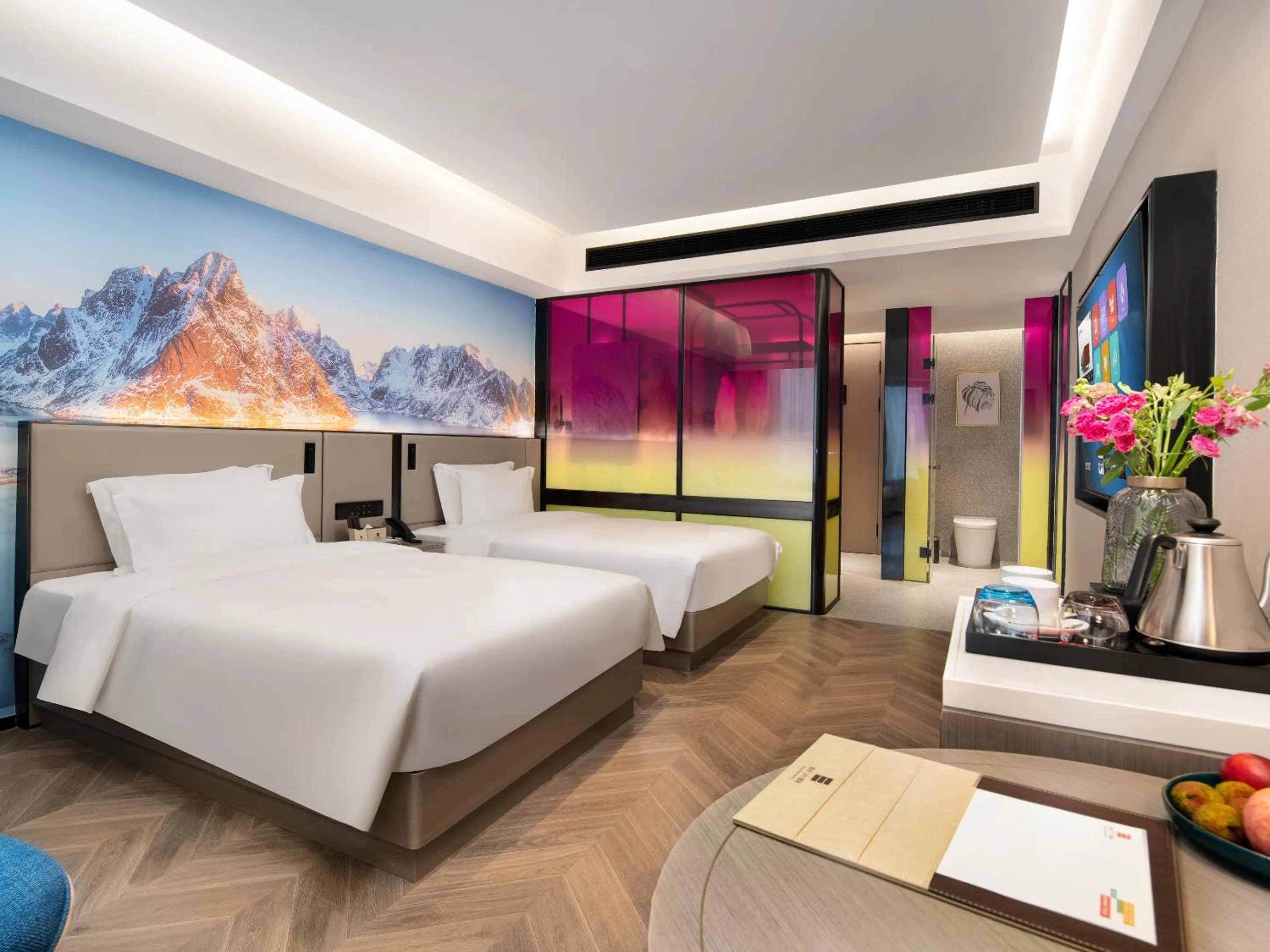 Bed in Echarm PLUS International Hotel Zhujiang New Town Wuyangcun Metro Station Branch- Free Deliver Service to Canton Fair Complex During Canton Fair Period