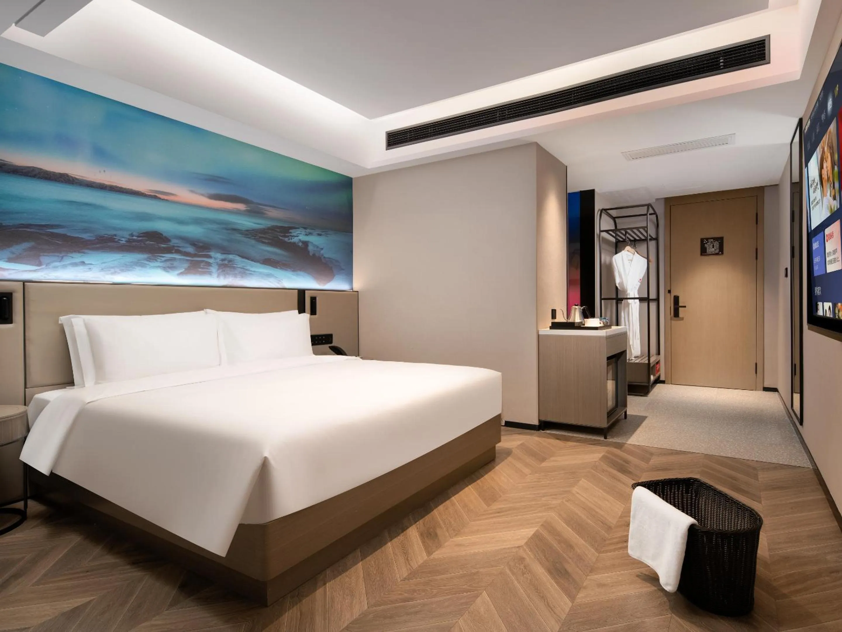 Bed in Echarm PLUS International Hotel Zhujiang New Town Wuyangcun Metro Station Branch- Free Deliver Service to Canton Fair Complex During Canton Fair Period