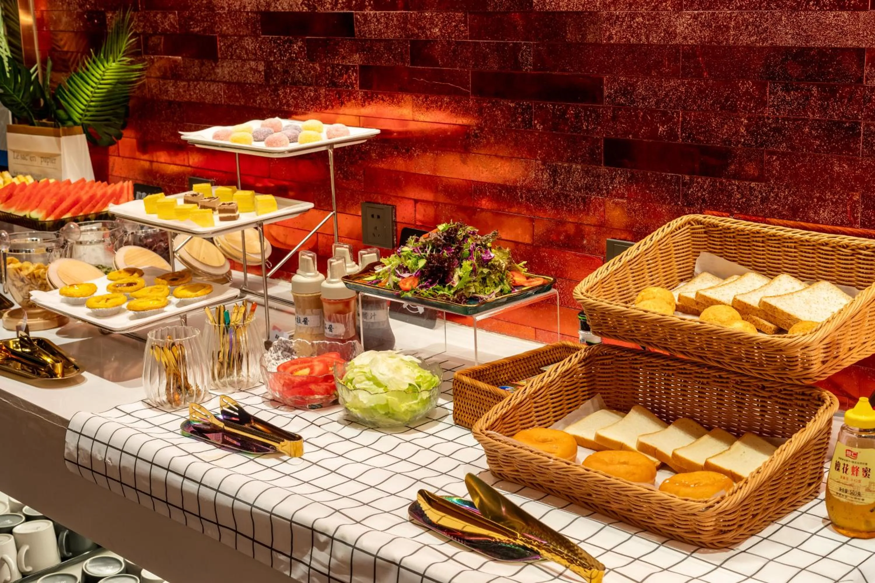 Food and drinks in Echarm PLUS International Hotel Zhujiang New Town Wuyangcun Metro Station Branch- Free Deliver Service to Canton Fair Complex During Canton Fair Period