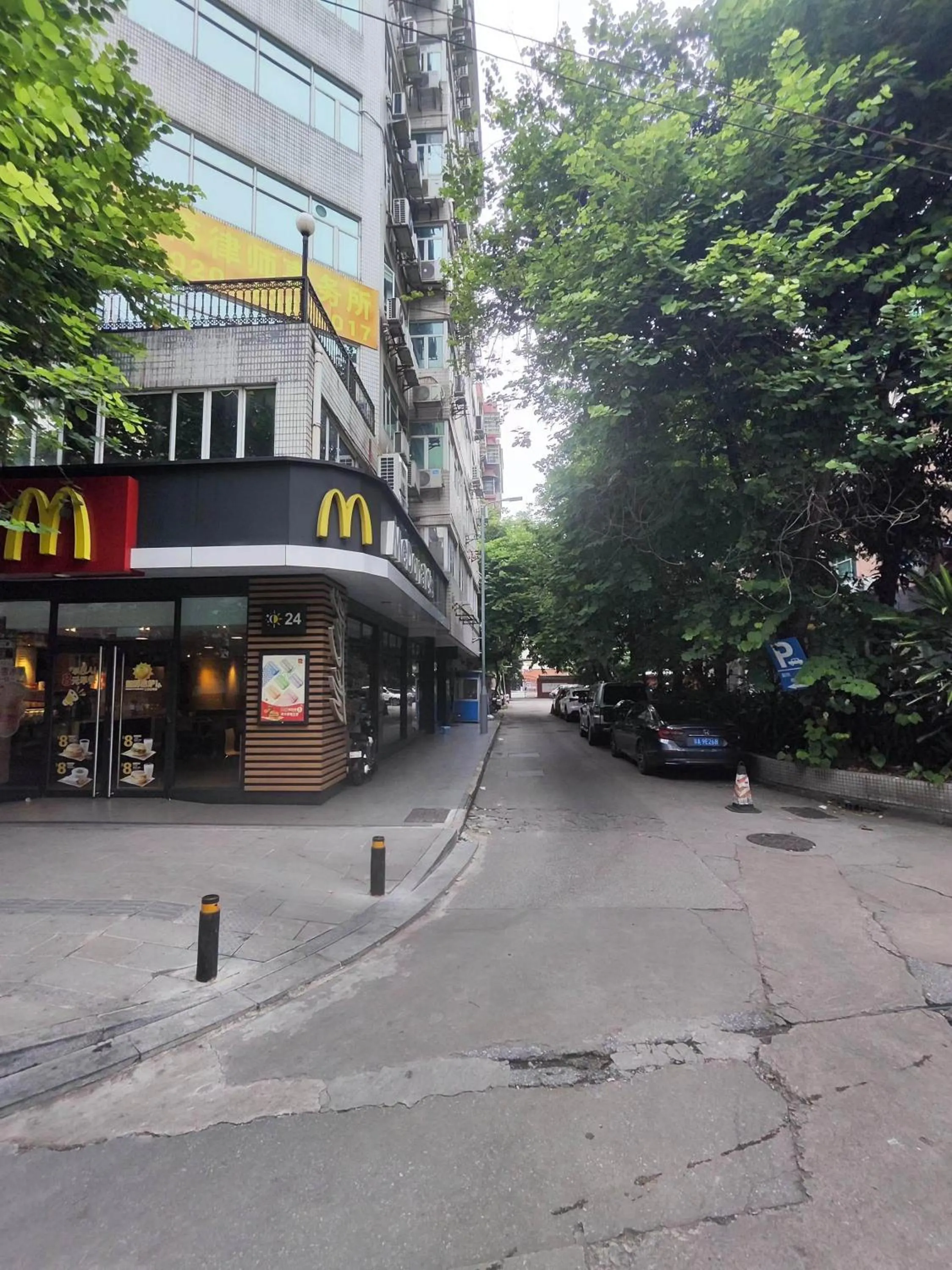 Parking in Echarm PLUS International Hotel Zhujiang New Town Wuyangcun Metro Station Branch- Free Deliver Service to Canton Fair Complex During Canton Fair Period