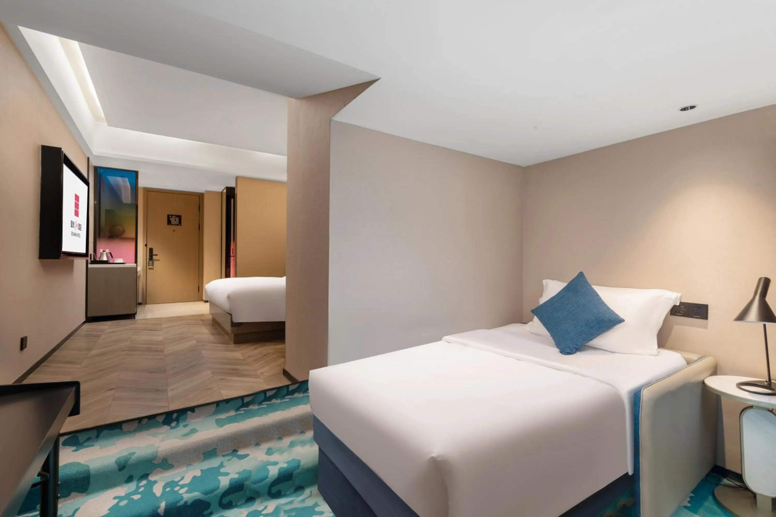 Bed in Echarm PLUS International Hotel Zhujiang New Town Wuyangcun Metro Station Branch- Free Deliver Service to Canton Fair Complex During Canton Fair Period