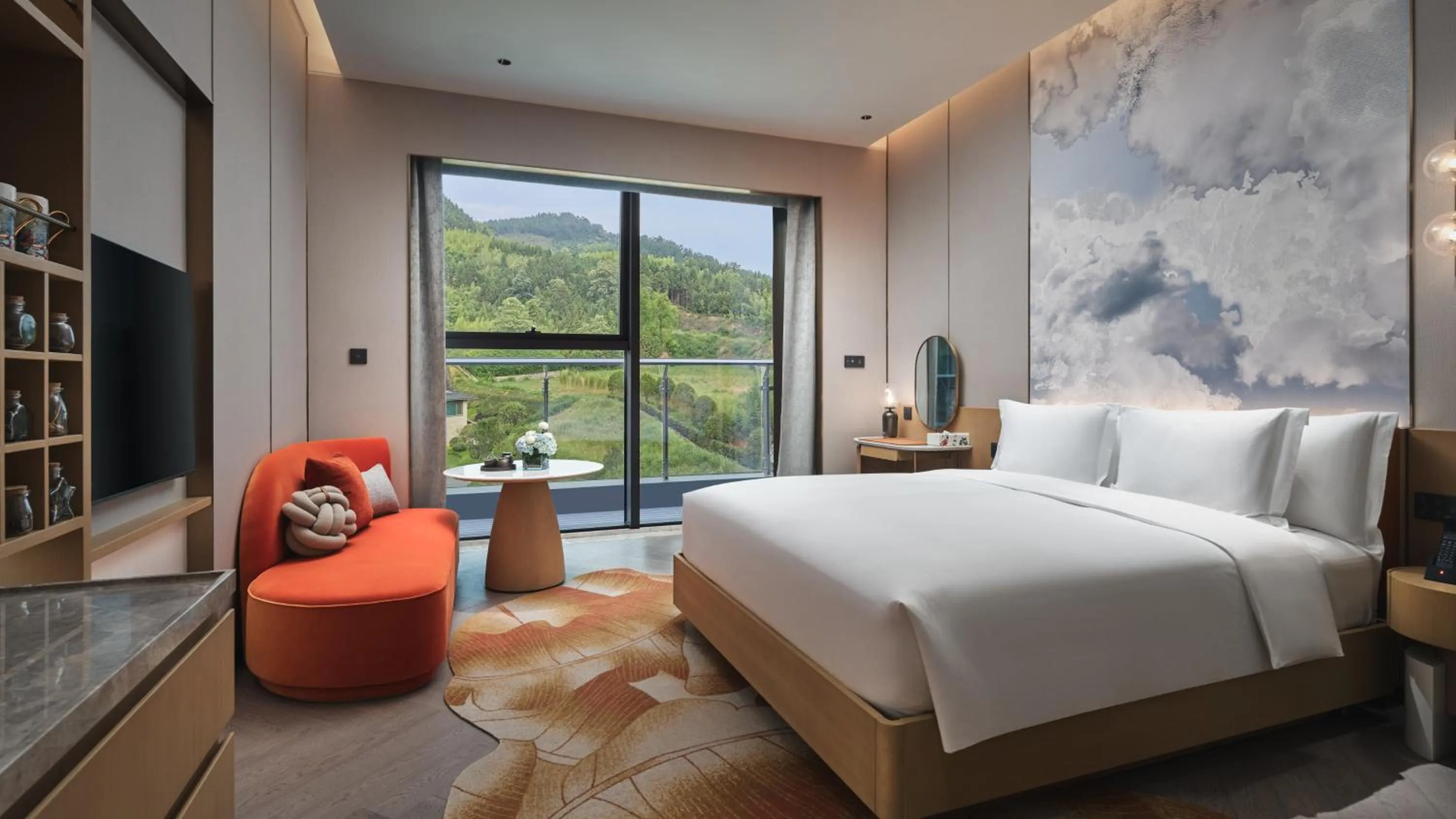 Photo of the whole room, Bed in Hotel Indigo Hangzhou Tianmushan