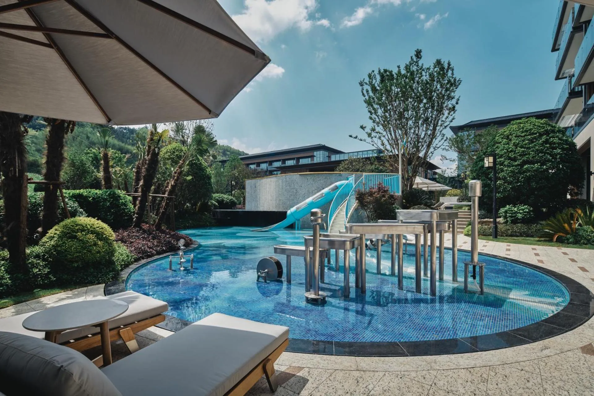 Swimming pool in Hotel Indigo Hangzhou Tianmushan
