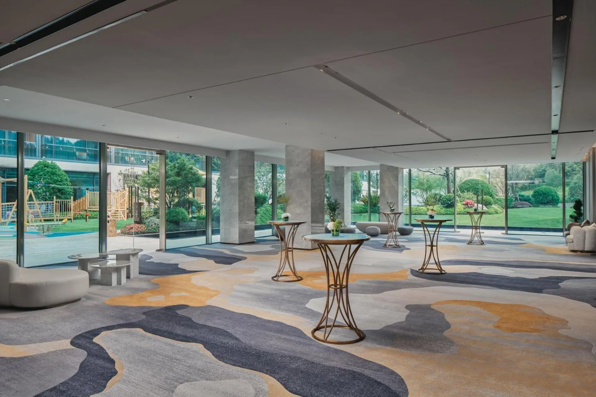 Seating area in Hotel Indigo Hangzhou Tianmushan