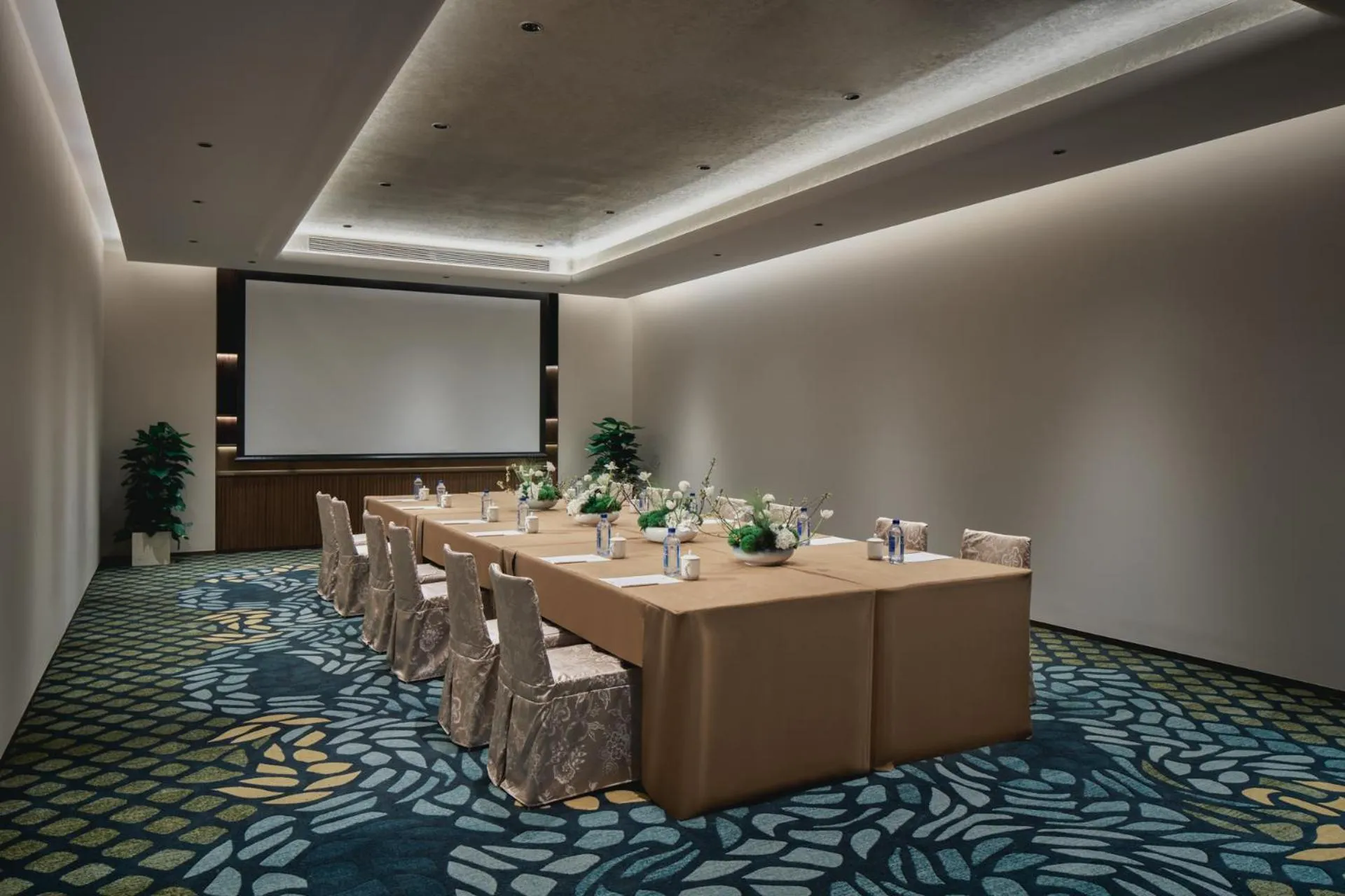 Meeting/conference room in Hotel Indigo Hangzhou Tianmushan