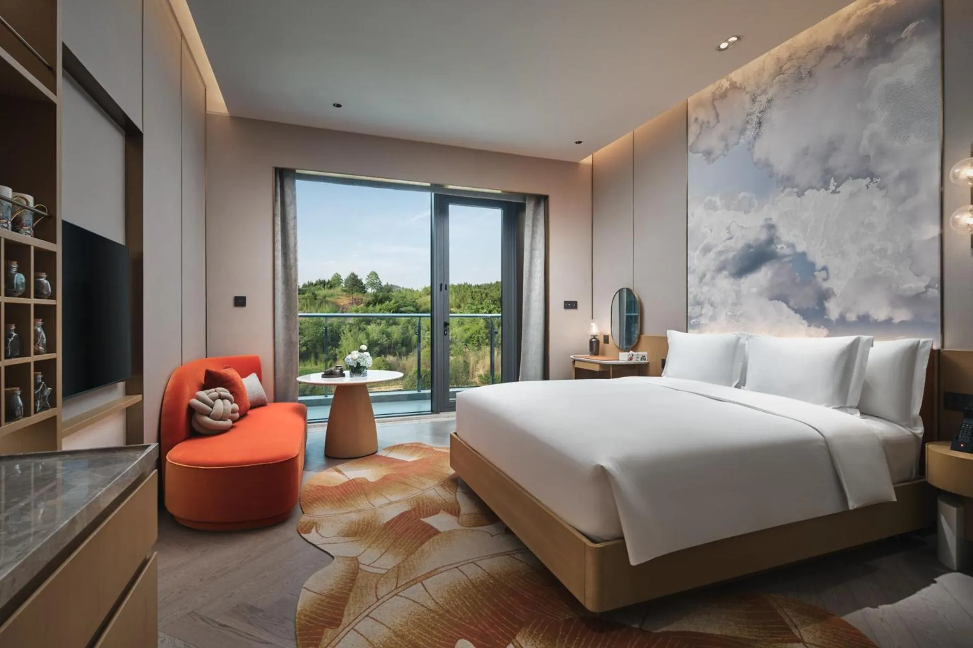 Photo of the whole room, Bed in Hotel Indigo Hangzhou Tianmushan