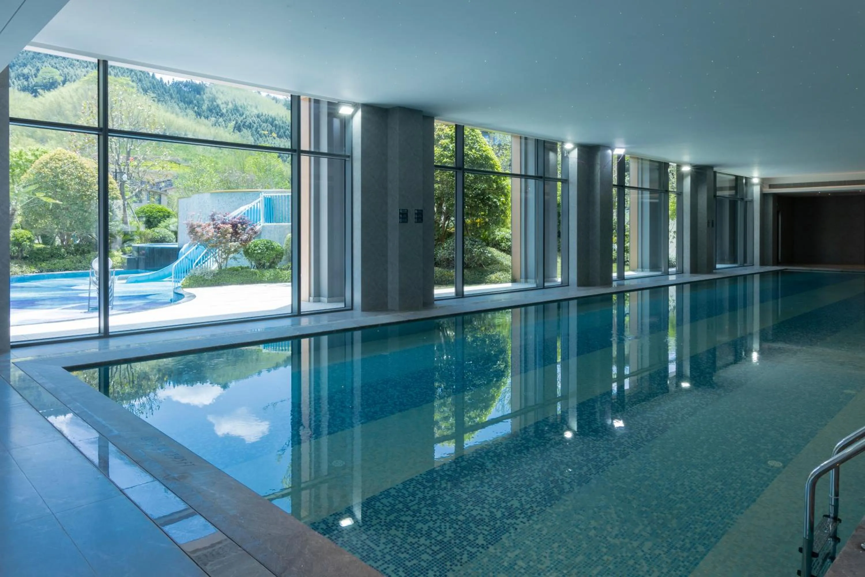 Swimming pool in Hotel Indigo Hangzhou Tianmushan